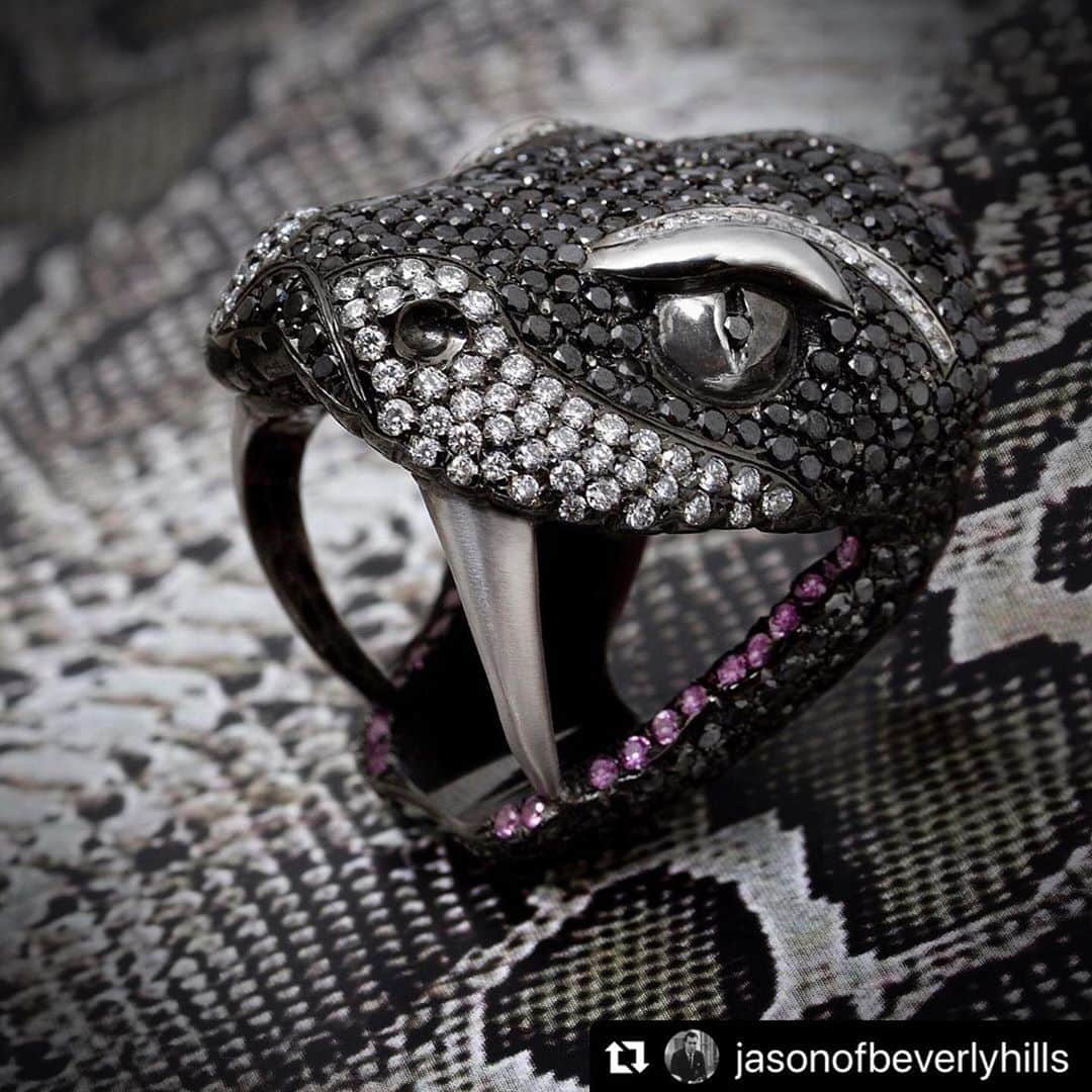 Jason of Beverly Hills Tokyoさんのインスタグラム写真 - (Jason of Beverly Hills TokyoInstagram)「#Repost @jasonofbeverlyhills with @make_repost﻿ ﻿ #diamonds﻿ #ダイアモンド﻿ #jewelry #ジュエリー﻿ #jasonofbeverlyhills #luxury ﻿ #beverlyhills #ビバリーヒルズ﻿ #jasonofbh #ロサンゼルス#ラスベガス﻿ #カスタムデザイン﻿ #カスタムジュエリー﻿ #ジェイソンオブビバリーヒルズ」8月24日 10時57分 - jasonofbeverlyhills_tokyo