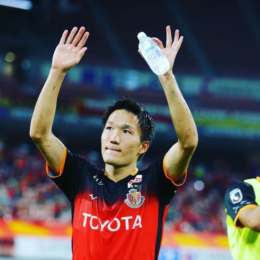 稲垣祥のインスタグラム：「ウノゼロ勝利⚔️ 素晴らしい雰囲気の中、グランパスファミリー全員で最後まで戦いきれた最高の勝利でした✌️一体感いいね！ #名古屋グランパス #grampus #ずっとチームの為に戦い続けていた男だからこその大一番での初ゴール」