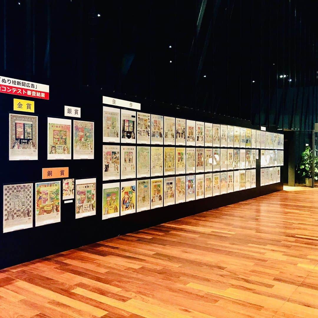 いなば CIAOちゅ～るさんのインスタグラム写真 - (いなば CIAOちゅ～るInstagram)「ぬり絵新聞広告の受賞作品、ならびに最終選考に残られた作品の一部を展示致します。(東京会場は終了致しました)  大阪会場：2020年8月23日（日）～9月6日（日）朝日新聞大阪本社　中之島フェスティバルタワー13階スペース  真っ白だった「ぬり絵」の台紙が、皆様の発想力や想像力で、１枚１枚全く異なる素晴らしい「作品」に姿を変えました。コロナ禍における社会に向けた強いメッセージが描かれた作品、愛犬•愛猫への感謝をつづった作品、温かな風景を描き足して下さった希望にあふれる作品。 全ての作品に物語があり、見ているだけでたくさんの元気と笑顔をもらえます。　 ぜひご覧ください。 #ciaoちゅーる #ちゅーる #ぬり絵新聞広告」8月24日 11時24分 - ciao_campaign