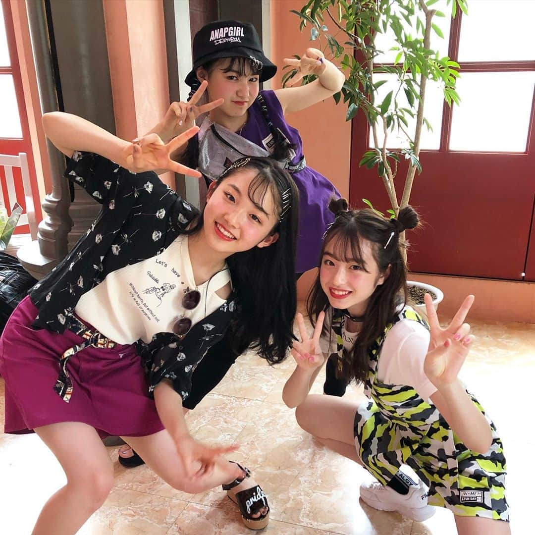 ニコ☆プチのインスタグラム：「🌺☀️🌴🌺 ピープス女子な人たち 今週もぶちアゲてこ〜🏄‍♀️🌊  #森﨑美月 #井口虹姫 #葛西杏也菜 #ニコプチ #プチモ」