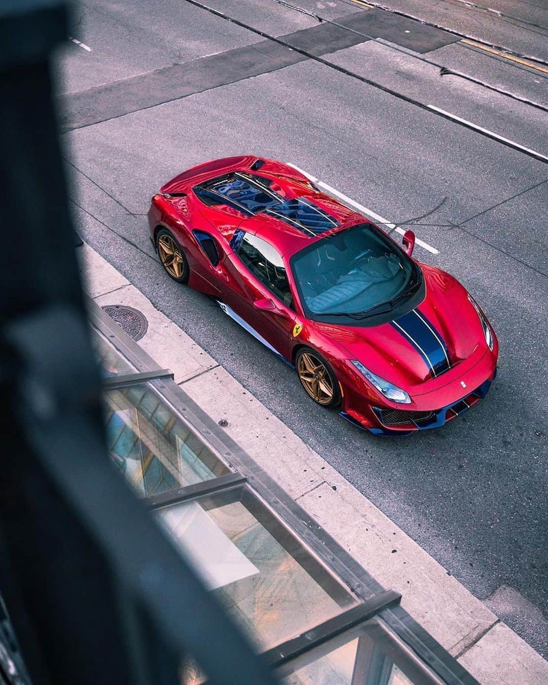 CARLiFESTYLEさんのインスタグラム写真 - (CARLiFESTYLEInstagram)「HOT Ferrari 488 Pista Spider. Photo by @zachbrehl #carlifestyle #488pistaspider」8月24日 12時22分 - carlifestyle