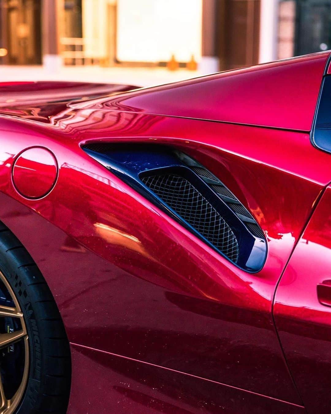 CARLiFESTYLEさんのインスタグラム写真 - (CARLiFESTYLEInstagram)「HOT Ferrari 488 Pista Spider. Photo by @zachbrehl #carlifestyle #488pistaspider」8月24日 12時22分 - carlifestyle