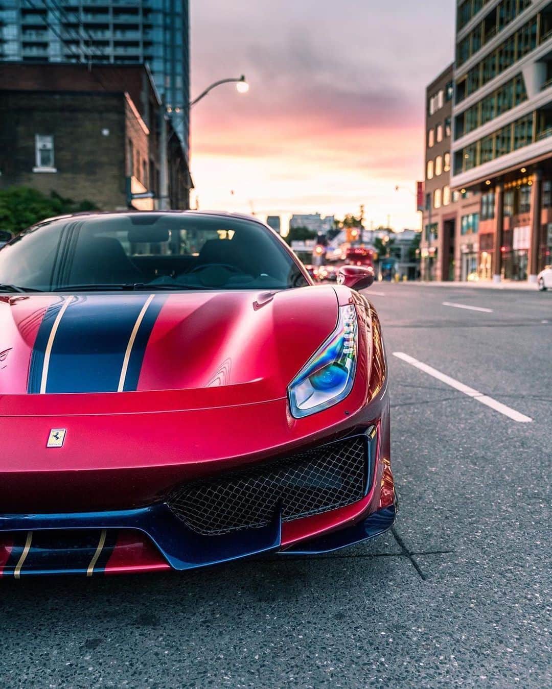 CARLiFESTYLEさんのインスタグラム写真 - (CARLiFESTYLEInstagram)「HOT Ferrari 488 Pista Spider. Photo by @zachbrehl #carlifestyle #488pistaspider」8月24日 12時22分 - carlifestyle