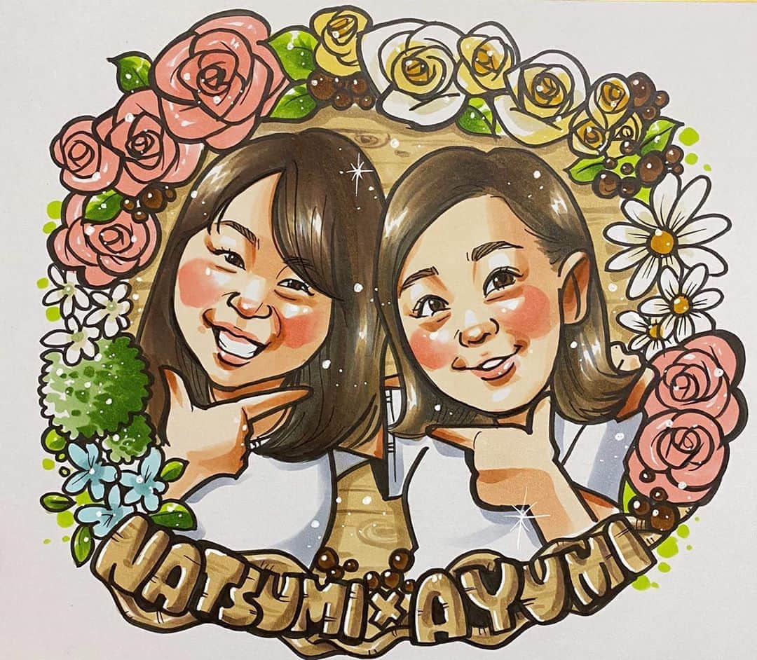 似顔絵★𝗚𝗢𝗥𝗜𝗞𝗜𝗡𝗚のインスタグラム：「. . . 同じ方からの②枚目💕 . .  同じお二人で、 今度は背景にはお花を❤️❤️  表情は、変えて、ポーズは決めて😎👍⭐️✨ . . .  喜んでもらえて良かったです😎❤️❤️  .  . 素敵なご依頼ありがとうございました🙇‍♀️💕✨⭐️  .  . . . ❌❌現在は、予約受付終了してます❌❌ 。 . . .  2020年度ご予約のお客✨ 現在55番までの方へ案内中です🌟✨💕 DMの確認いただきgmailへ返信宜しくお願い致します🙇‍♀️🌟✨✨ . . . .  次回の予約応募は、2020年のご予約分を書き終える予定の 来年春から夏頃の、、、予定です。 ※あくまでも予定なので前後します🙇‍♀️ . . . .  オーダー再開の際には 人数制限あるため必ず予約ができるわけではございません。 そのことも踏まえた上で 次回ご検討いただけると嬉しいです(^^) . . また、結婚式の使用を考えてくださる方も多いです✨  前々からお伝えしていますが、 基本的に予約順に対応しているため、 近々の納期を希望される方は、 対応できないこともあるので、 あらかじめご了承ください💦 . . . . . ※今回予約が取れた方へ※ . .  写真がまだ用意できてない、入金が遅れそうなど、状況により、順番が前後することもございます‼️ あらかじめご了承ください。 。 . . . また、芸能人、キャラクターのオーダー、パロディ風オーダーはお断りしています。  芸能人については、ご本人様に直接プレゼントなどはOKです。 . . . . . . 💰料金表は過去投稿記事みてね❤💰 . . . . . ➡️ハッシュタグ⇨ goriking117料金表2019⬅️ . . ✨✨✨✨✨✨✨✨✨✨✨✨✨✨✨✨ @by.goriking のアカウントでは、 過去書かせて頂いたお客様方からの、 似顔絵のその後のお写真をいただき、 投稿しております^ - ^❤️❤️ 玄関に飾ってある似顔絵、 渡した瞬間のお写真、 ご本人とのお写真などなど💕 いろんな場面でのお写真お待ちしております^ - ^✨⭐️ . . . .  .  #似顔絵#pencildrawing#drawing#pencil#illust#painting#art#artwork#絵描きさんと繋がりたい#似顔絵師#gorikingの似顔絵屋さん#仲良し#花#花束#Flower#フラワー#Flowerlease#お花#リース#可愛い#flowerarrangement#フラワーアレンジメント#自然#comicart#anime#animeart#comicartist#animejapan」