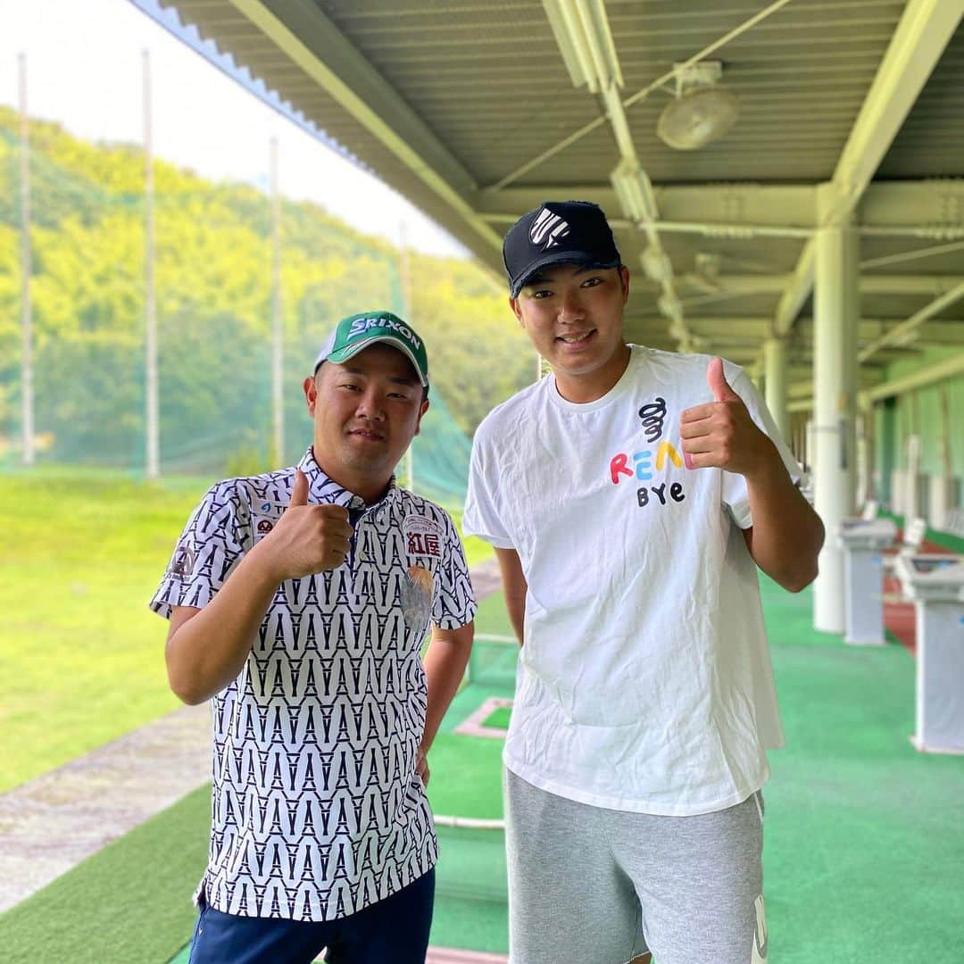 出水田大二郎のインスタグラム：「コーチの櫻井省吾プロにレッスンを受けに山口県に行って来ました！ 色々とアドバイスも頂き良いフィーリングで 試合に臨めそうです！ YouTube撮影もしたので是非そちらもご覧ください☺️ #櫻井省吾#出水田大二郎 #てげてげゴルフチャンネル #YouTube#pga#jgto#鹿児島#福岡#プロゴルファー#ゴルフ男子#ゴルフ女子#ゴルフ好きと繋がりたい#golf上手くなりたい#golfswing#golf#ゴルフコーデ#TOSS#DUNLOP#SRIXON#JTRIP#WONDA#OBIHOLDINGS #oakley#HALEO#4clovercross」
