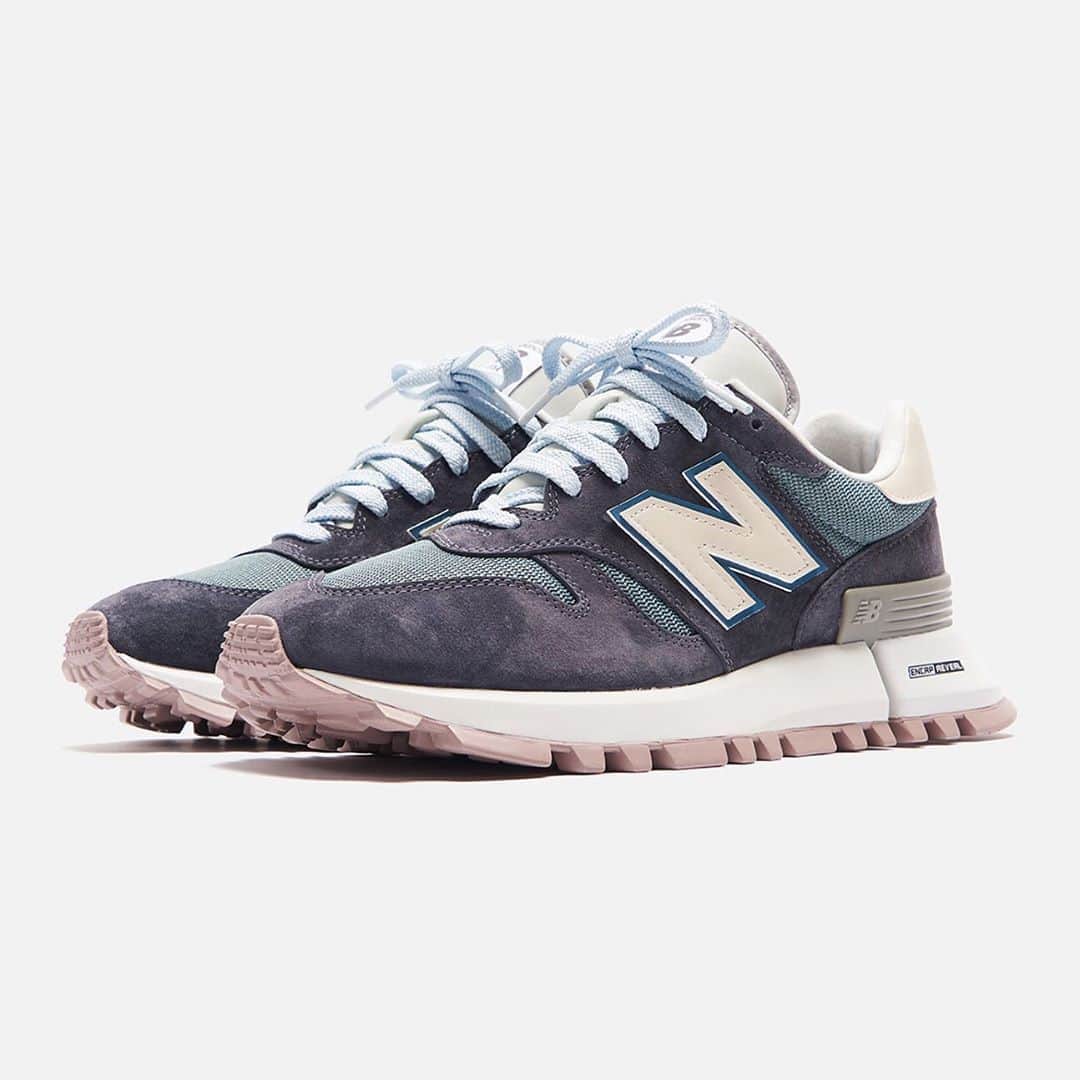 HYPEBEASTさんのインスタグラム写真 - (HYPEBEASTInstagram)「@hypebeastkicks: @ronniefieg and @newbalance have come together once again to unveil an elegant new “1300CL” capsule made up of a modernized RC_1300 and classic made in the USA 1300. The RC_1300 comes in an ocean blue and dark steel grey mix with cream tone accents, while the USA 1300 takes on dark gray base with gray detailing and large reflective N logos. Both feature co-branded tongue tags and bone-colored heels split between debossed KITH and Fieg graphics. The capsule is slated to release on August 24 via the KITH webstore, and in-store at KITH Tokyo and KITH’s permanent shop-in-shops at Bergdorf Goodman, Hirshleifers and Selfridges.⁠⠀ Photo: KITH」8月24日 12時34分 - hypebeast