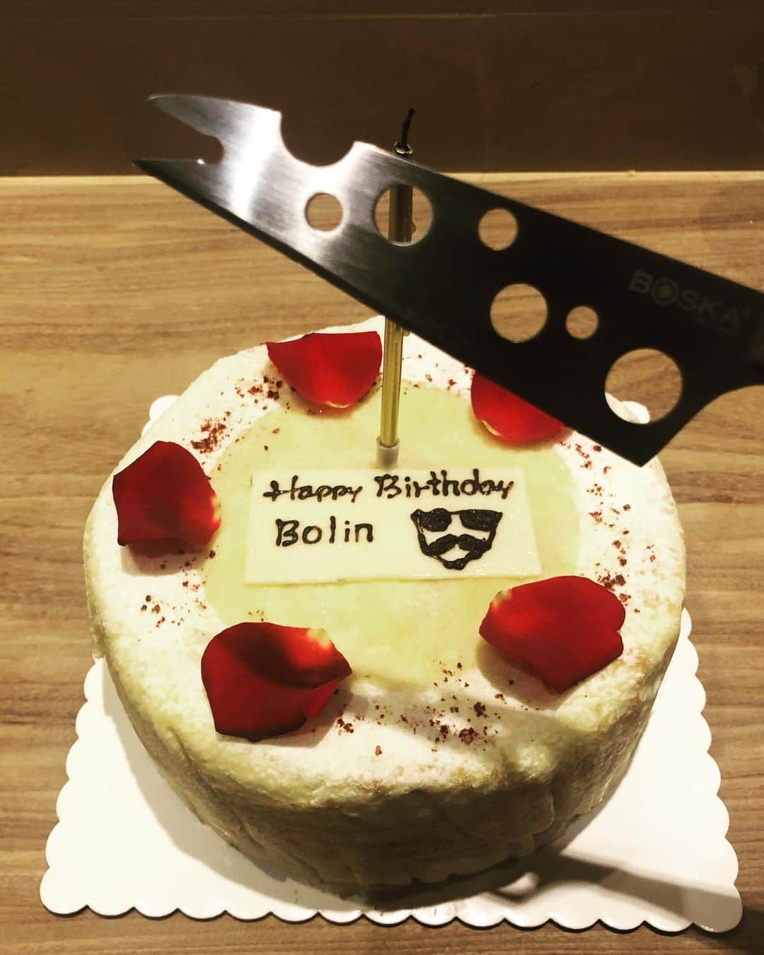 チェン・ボーリンさんのインスタグラム写真 - (チェン・ボーリンInstagram)「First cake this year 😁 🍶🥂🥃☕️」8月24日 12時48分 - chenbolin