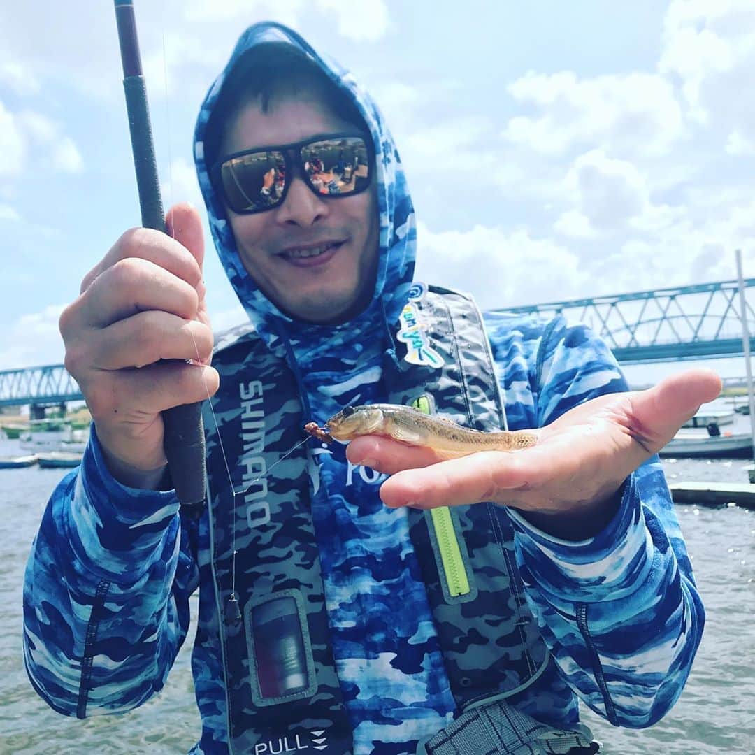 井手大介のインスタグラム：「江戸川放水路でハゼ釣り。楽しい。#theburn847 #相摸屋　#爆釣モーニング」
