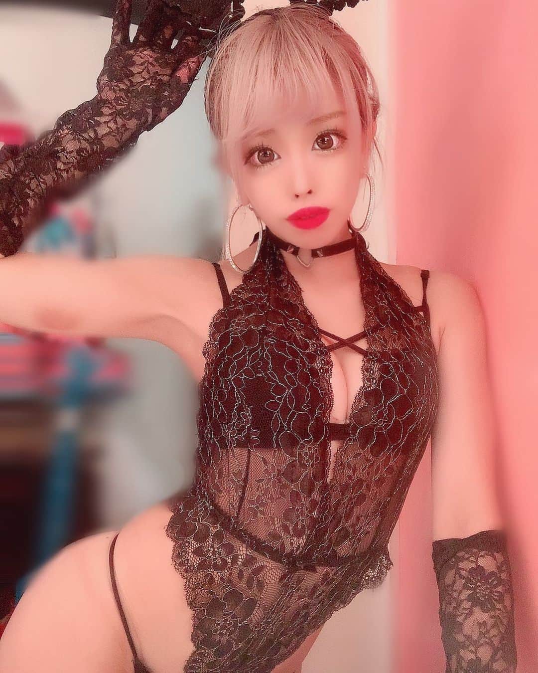 あんじゅのインスタグラム：「♡ ． 今日は何着ようかな( ˙³˙ )✌︎︎✌︎︎ ． ．  #Burlesque #バーレスク #バーレスク東京 #大阪 #バーレスク大阪 #北新地 #六本木 #キャバ嬢 #ホスト #歌舞伎町 #ダンサー #Japanesegirl #自発ください  #ギャルメイク #グラビア  #金髪ボブ #ギャル #加工厨 #ジャニオタ #スレンダー #エロ可愛い #ビキニギャル #撮影会 #雰囲気好きな人いいね #自撮り界隈 #1mmでもいいなと思ったらいいね #被写体  #バニーガール #バニーちゃん #コスプレ」