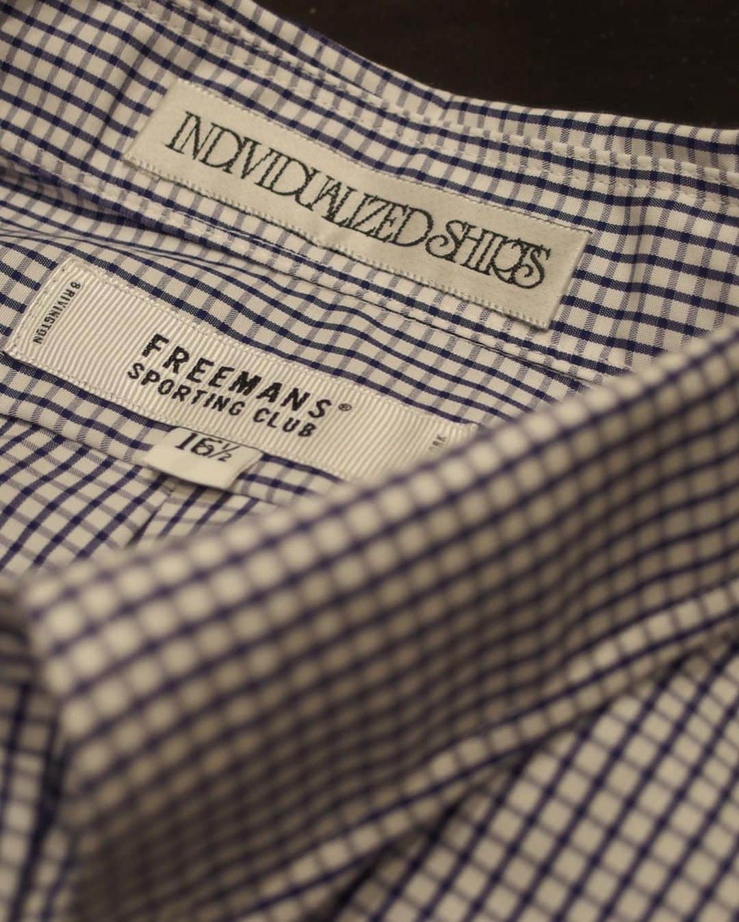 フリーマンズスポーティングクラブさんのインスタグラム写真 - (フリーマンズスポーティングクラブInstagram)「FSC Recommend ITEM - DAIMARU SHINSAIBASHI﻿ ﻿ freemanssportingclub×individualizedshirts﻿ shirts : CLASSIC FIT B.D S/S﻿ Price:24,000+tax﻿  ※FREEMANS SPORTING CLUBでは店舗間での商品の入荷時期が異なる場合が御座います。予めご了承くださいませ。 ﻿ #freemanssportingclub  #freemanssportingclubosaka﻿ #barbershop﻿ #barber﻿ #individualizedshirts﻿ #menswear﻿ #mensclothing﻿ #mensfashion」8月24日 13時00分 - freemanssportingclub_jp