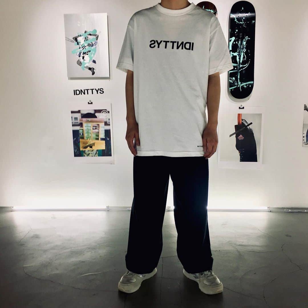 BEAMS JAPANさんのインスタグラム写真 - (BEAMS JAPANInstagram)「. 【Re:jector Exhibition 『IDNTTYS』】  Re:jector(@rejector)とデザインレーベルUNTRACE(@_untrace)のコラボレーションTシャツが再入荷致しました！ 今回の展覧会のタイトルの『IDNTTYS』のロゴが入っています。  【Re:jector（リジェクター） / アーティスト】 グラフィックアーティスト、アートディレクター、映像作家。様々なメッセージや感情を、より鮮明なイメージに変換し、視覚的媒体へと落とし込む。ペインティング、コラージュ、映像、インスタレーションなどの表現で発表している。 http://www.rejector.jp/  【Re:jector / Artist 】 Re:jector is a graphic artist and a film director based in Tokyo. They convent various massages and motions to more vivid images, and then apply it to visual media. They express themselves through the usage of collages, paintings, film and installations.  BEAMS JAPAN 5F B GALLERY @b_gallery_official ☎︎03-5368-7309  #Rejector #graphicartist #artdirector #filmmaker  #B_GALLERY #BEAMS_ARTS﻿ #bgallery #beamsjapan #beams #日本 #東京 #新宿 #Japan#tokyo#shinjuku」8月24日 13時01分 - beams_japan