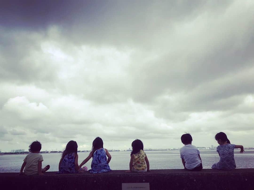 潮田玲子さんのインスタグラム写真 - (潮田玲子Instagram)「この写真なんか好き。 夏ももう少しで終わりそうだし、この夏はどこにも行けなかったけど、近場で最後まで楽しもう〜っと🥰💓  #夏休み #あと１週間 #子供達の夏 #どこに行かなくても #楽しそう😊」8月24日 13時29分 - reikoshiota_official