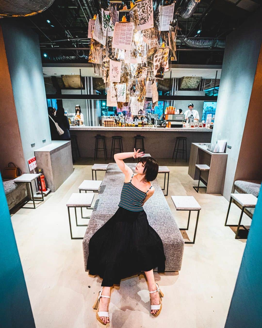 のインスタグラム：「@bookandbedtokyo さんの新店舗！ #standbybookandbedtokyo さんのプレオープンに招待してもらいました！ありがとうございました😊 . . . なんと！高田馬場駅降りてすぐ！ みどりの窓口の次に近い！ カフェ専用で美味しいカフェメニューにお酒も置いてます🥃 オサレ空間になってますので皆様もぜひ！  8/26水曜日オープンです！！」