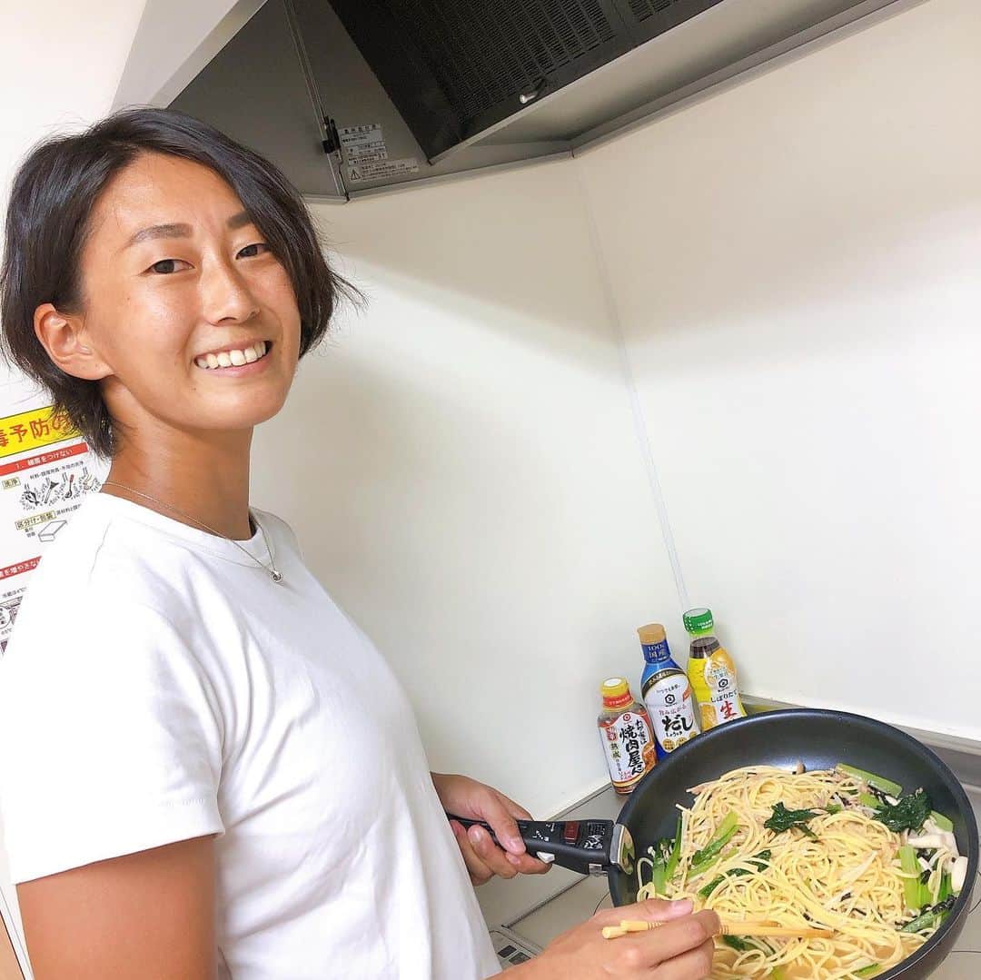 野村香奈のインスタグラム：「キッコーマンさんの﻿ みんなのごはんレシピ🍽﻿ ﻿ 【野菜の麺仕立て和風スープパスタ】﻿ を作りました！﻿ ﻿ 『野菜の麺仕立て』ですが、お腹が空いていたので麺を多めに入れてしまいました🍝笑﻿ ﻿ 夏の暑さで疲れて帰宅した後でも﻿ 10分程度でパパッと作れちゃう栄養たっぷりの﻿ お手軽スープパスタです✨﻿ ﻿ 暑くてしんどい時は氷🧊を入れて﻿ 冷製パスタにしても美味しく﻿ 食べれると思います😊﻿ ﻿ @kikkoman.jp﻿ #キッコーマン #キッコーマンみんなのごはん #kikkoman #おうちごはん #お手軽料理 #野菜の麺仕立て和風スープパスタ #和風スープパスタ #だししょうゆレシピ #元気を作るごはん」