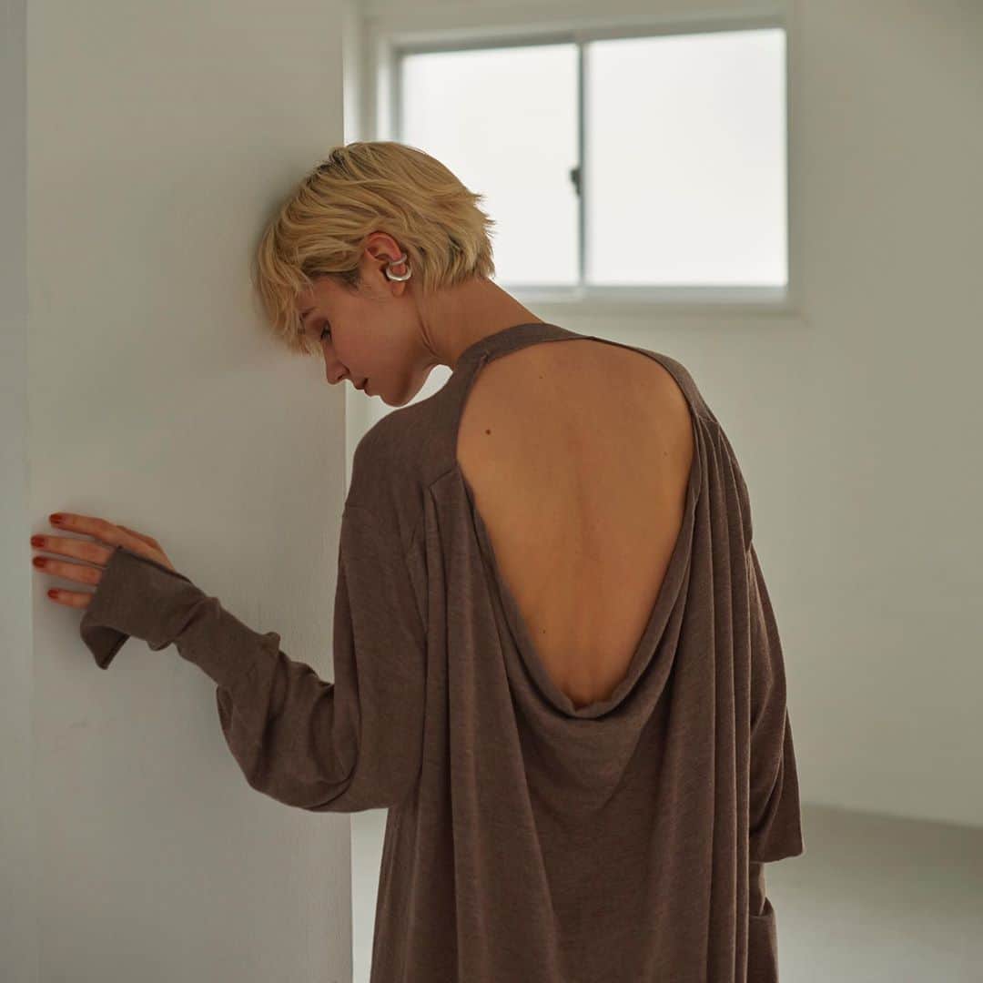 ETRÉ TOKYOさんのインスタグラム写真 - (ETRÉ TOKYOInstagram)「. 【 New Arrival 】 8/27(木)19:00より オンラインストアにて新作アイテム発売スタート! . 只今オンラインストアにて新作アイテムを 先行公開しておりますので是非、ご覧ください. プロフィールTOPのURLからご覧ください. . #etretokyo #etre #etretokyostore #newarrival #エトレトウキョウ #エトレ #新作発売」8月24日 13時45分 - etretokyo