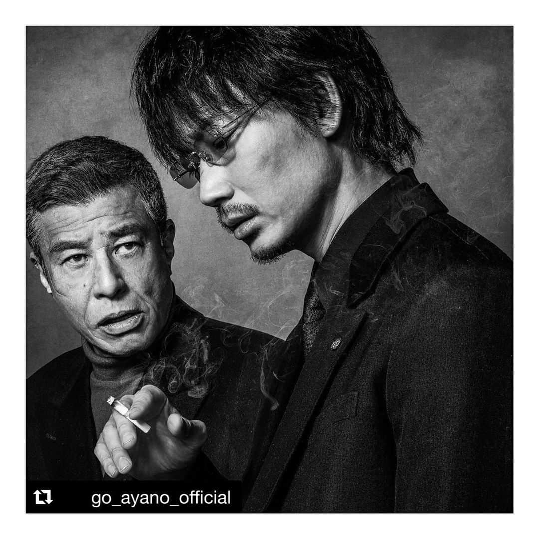 石原プロモーションさんのインスタグラム写真 - (石原プロモーションInstagram)「映画『ヤクザと家族 The Family』  監督・脚本：藤井道人 出演：綾野剛 尾野真千子　北村有起哉　市原隼人　磯村勇斗 菅田俊　康すおん　二ノ宮龍太郎　駿河太郎 岩松了　豊原功補／寺島しのぶ 舘ひろし  配給：スターサンズ／KADOKAWA  舘は、綾野剛さん演じる山本が所属する広域指定暴力団の3次団体・柴咲組の組長の柴咲博役を演じています。  . . . . .  #Repost @go_ayano_official with @get_repost ・・・ 映画「ヤクザと家族 the family」  監督 : 藤井道人 プロデューサー : 河村光庸 (スターサンズ) 主演 : 綾野剛 出演 : 舘ひろし 他  渾身の作品が生まれました。 現場では今までに感じた事の無い鼓動の連続で、毎日が走馬灯のようでした。 果てしなく目を背けたくなるような残酷さと、その体温を永遠と抱きしめ続けたくなるような心地よさ。  これが"家族"なのかと。  母、親父、兄弟、愛した女。過去から現在、人権と時代。そしてこれからの未来を生き抜く子供たち。 私達、藤井組は、その全てをひとつの映画に込めました。 幾度もの難関にも映画は私達を見放さず、見つめ続け、救ってくれた。 映画は私達にとって最後の"家族"です。 スタッフ、キャスト、家族のみんなで乗り越え導き出した愛の結晶。 それが「ヤクザと家族 The Family」です。 どうか、どうか。家族を大切に。  1999年、2005年、2019年ー。 3つの時代で見つめる、一人の男とその"家族・ファミリー"の壮大な物語。  2021 年公開予定 映画公式HP : yakuzatokazoku.com 配給：スターサンズ/KADOKAWA 制作プロダクション：スターサンズ  #ヤクザと家族 #TheFamily #藤井道人 #河村光庸 #綾野剛 #舘ひろし」8月24日 13時48分 - ishihara_promotion