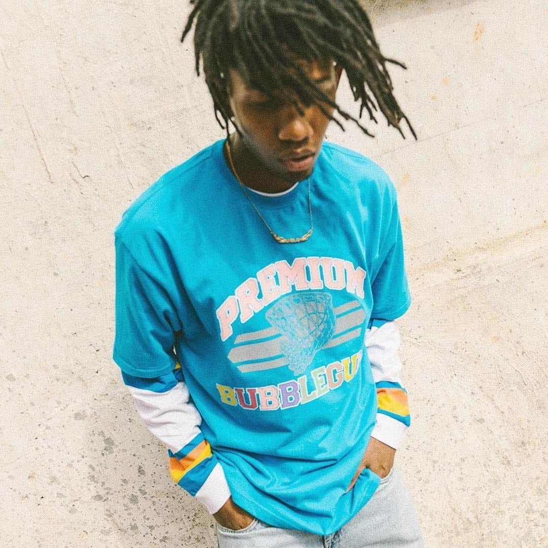 HYPEBEASTさんのインスタグラム写真 - (HYPEBEASTInstagram)「@hypebeaststyle: Los Angeles-based imprint @bubblegum.us has readied a hi-vis take on its signature design. Exclusive to @hbx, the latest limited release is available in three colorways of “Blue,” “Black” and “White” and is centered around the reimagined take on Kanye West’s Pastelle graphic. Find all three versions now at HBX for $90 USD each.⁠⠀ Photo: HBX」8月24日 13時48分 - hypebeast
