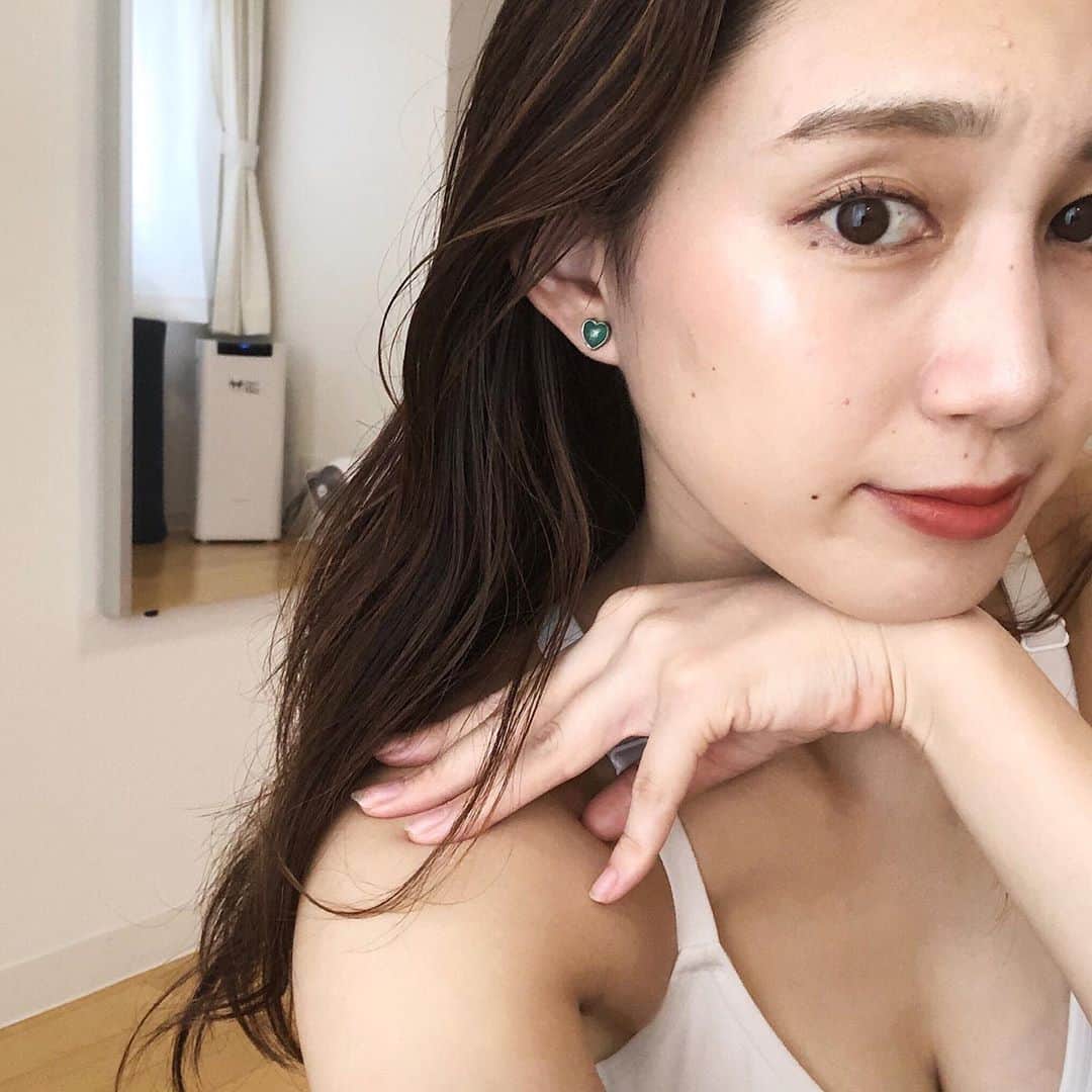 のインスタグラム：「ほくろ。過多。」