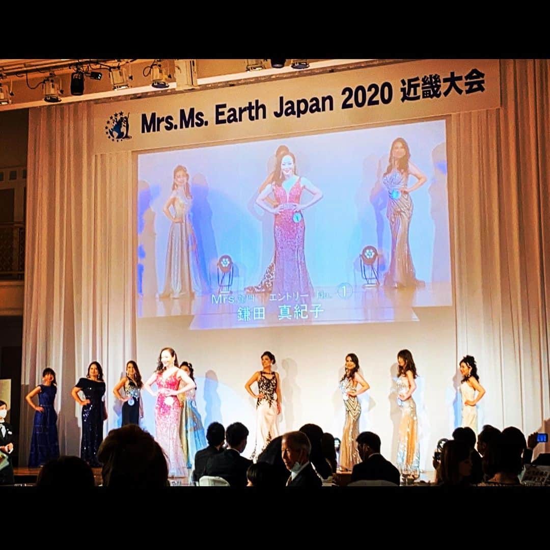 さきえさんのインスタグラム写真 - (さきえInstagram)「『Mrs.Ms.Earth Japan 2020』 近畿大会に☺︎  華やかでしかなく✨✨ 20代〜70代と 幅広い世代の女性の方たちの美の饗宴。 本当に感動しました。  美しくあろうとするかしないかなんて。 環境とか他人や過去なんて関係なく、今の自分次第。  大好きな大師匠にも再会♡ 来月には全国大会。 そして、世界大会。 finalistの皆様、頑張ってください♡  ありがとうございました✨✨ . . #mrs #ms #mrsearth #msearth #earthjapan #アースジャパン #近畿大会 #帝国ホテル #beauty #elegant #contest #美 #dress #dressup #instaphoto #photooftheday #dresscode #立ち振る舞い #佇まい #品性」8月24日 14時25分 - sakie110