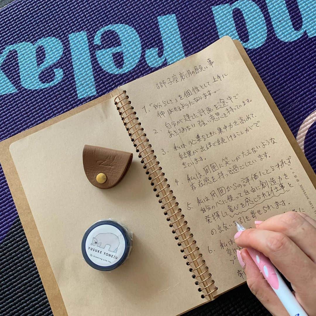 のインスタグラム：「SPIRAL RING NOTEBOOK 砂漠ラクダノート に先日獅子座新月の願い事を 書いてみた😁  願い事と言うか、、、 達成目標みたいな事柄なんだけど 書き記すことで意識を高く保つことができる😉  実現可能な内容を設定するので 後から 経過を見直すと、ほとんど叶っていくのが不思議だなーと思うところです😌  @zunizumi ちゃん　早速使わせてもらってまーすっ😘　ありがとう😊 書きやすいよっ👌  #ノート #新月の願い事 #タスクフォーカス #願いは叶う #目標設定 #書きやすい」