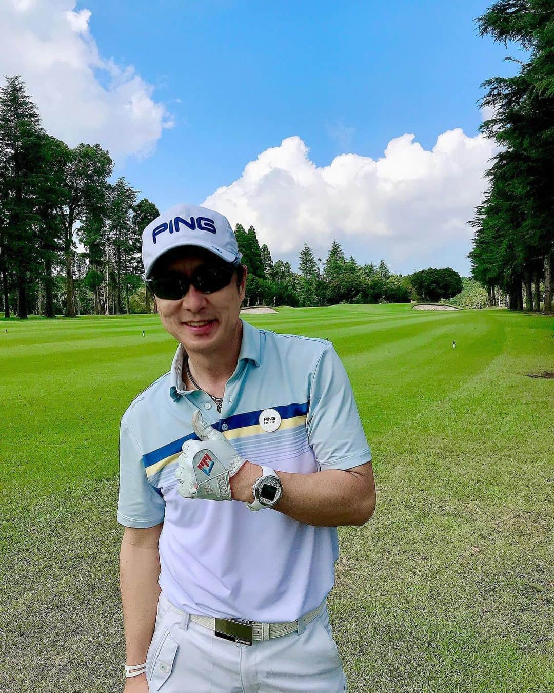 黒田アーサーさんのインスタグラム写真 - (黒田アーサーInstagram)「今日は久しぶりのゴルフ⛳️🤗中村祐子プロとゴルフグローブでお世話になってるforsalinkの辻垣内社長との3サム😊✌️辻垣内社長はLOOPと言うシャフトでも有名です！ちょっと試しに僕のPING Ｇ410 PLUSのヘッドに装着して打って見ました！めちゃくちゃいい弾道が出ましたよ！😉👍 #中村祐子プロ  #辻垣内社長 #forsalink #forsalinkgolfglove  #loopshaft  #ping #pinggolf  #ピンゴルフジャパン  #ピンゴルフウェア  #iomicsunglass  #bandel」8月24日 14時45分 - kuroda_arthur