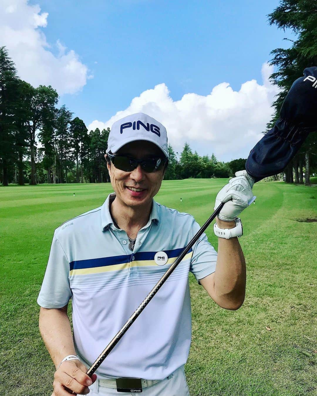 黒田アーサーさんのインスタグラム写真 - (黒田アーサーInstagram)「今日は久しぶりのゴルフ⛳️🤗中村祐子プロとゴルフグローブでお世話になってるforsalinkの辻垣内社長との3サム😊✌️辻垣内社長はLOOPと言うシャフトでも有名です！ちょっと試しに僕のPING Ｇ410 PLUSのヘッドに装着して打って見ました！めちゃくちゃいい弾道が出ましたよ！😉👍 #中村祐子プロ  #辻垣内社長 #forsalink #forsalinkgolfglove  #loopshaft  #ping #pinggolf  #ピンゴルフジャパン  #ピンゴルフウェア  #iomicsunglass  #bandel」8月24日 14時45分 - kuroda_arthur