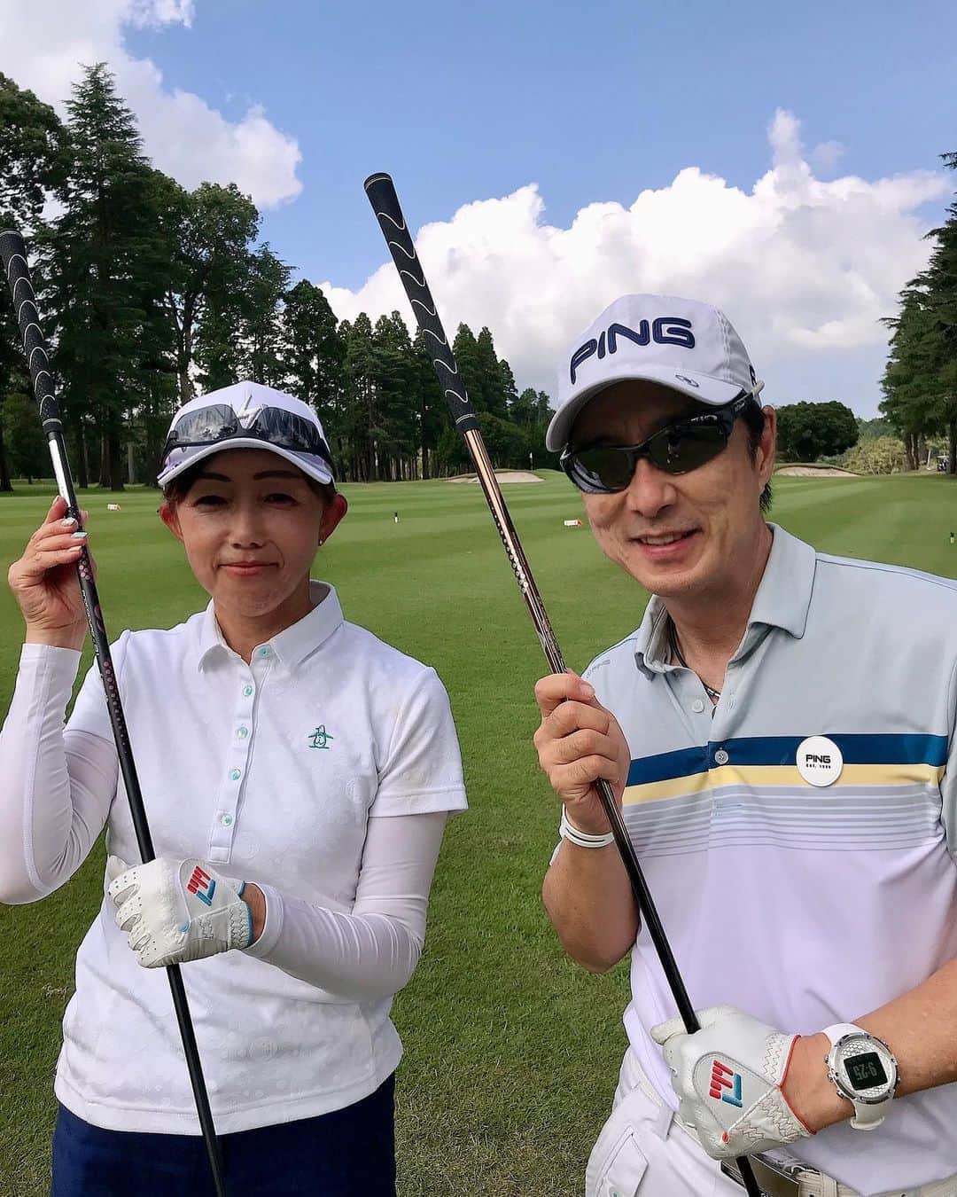 のインスタグラム：「今日は久しぶりのゴルフ⛳️🤗中村祐子プロとゴルフグローブでお世話になってるforsalinkの辻垣内社長との3サム😊✌️辻垣内社長はLOOPと言うシャフトでも有名です！ちょっと試しに僕のPING Ｇ410 PLUSのヘッドに装着して打って見ました！めちゃくちゃいい弾道が出ましたよ！😉👍 #中村祐子プロ  #辻垣内社長 #forsalink #forsalinkgolfglove  #loopshaft  #ping #pinggolf  #ピンゴルフジャパン  #ピンゴルフウェア  #iomicsunglass  #bandel」