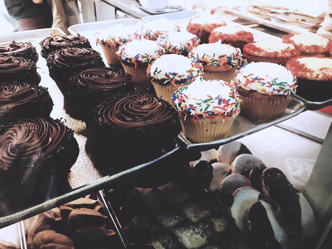 遠海まりこさんのインスタグラム写真 - (遠海まりこInstagram)「🧁﻿ ———————————————————————﻿ ﻿ ﻿ ﻿ ﻿ ﻿ ﻿ #sweets #sweet #cupcakes #nyc #chocolate #lovely #cake #chocolatecupcakes」8月24日 15時05分 - marikotohmi99