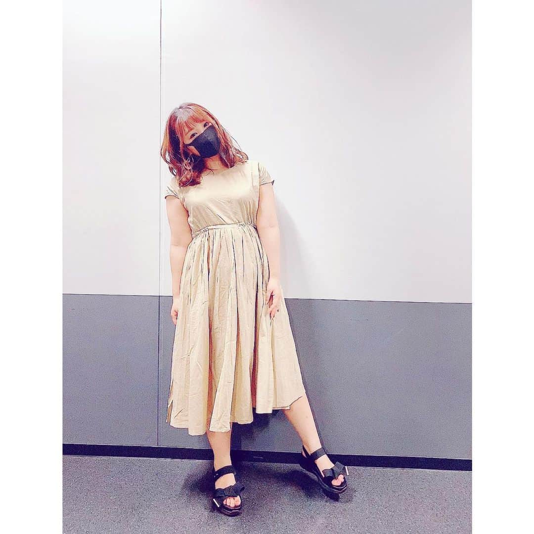 岩村捺未さんのインスタグラム写真 - (岩村捺未Instagram)「. 久しぶりの私服🙋‍♀️🌈. . ONE PIECE...#tiptop_poket shoes...#randa . . . このワンピースは形が好きで 色違いの黒も買ったよ☺︎. . . . #tiptop #tiptop_pocket  #randa #なちゅコレ #ぽっちゃりコーデ #ぽっちゃり #ぽっちゃり女子 #私服 #ootd」8月24日 15時06分 - iwamuranachu