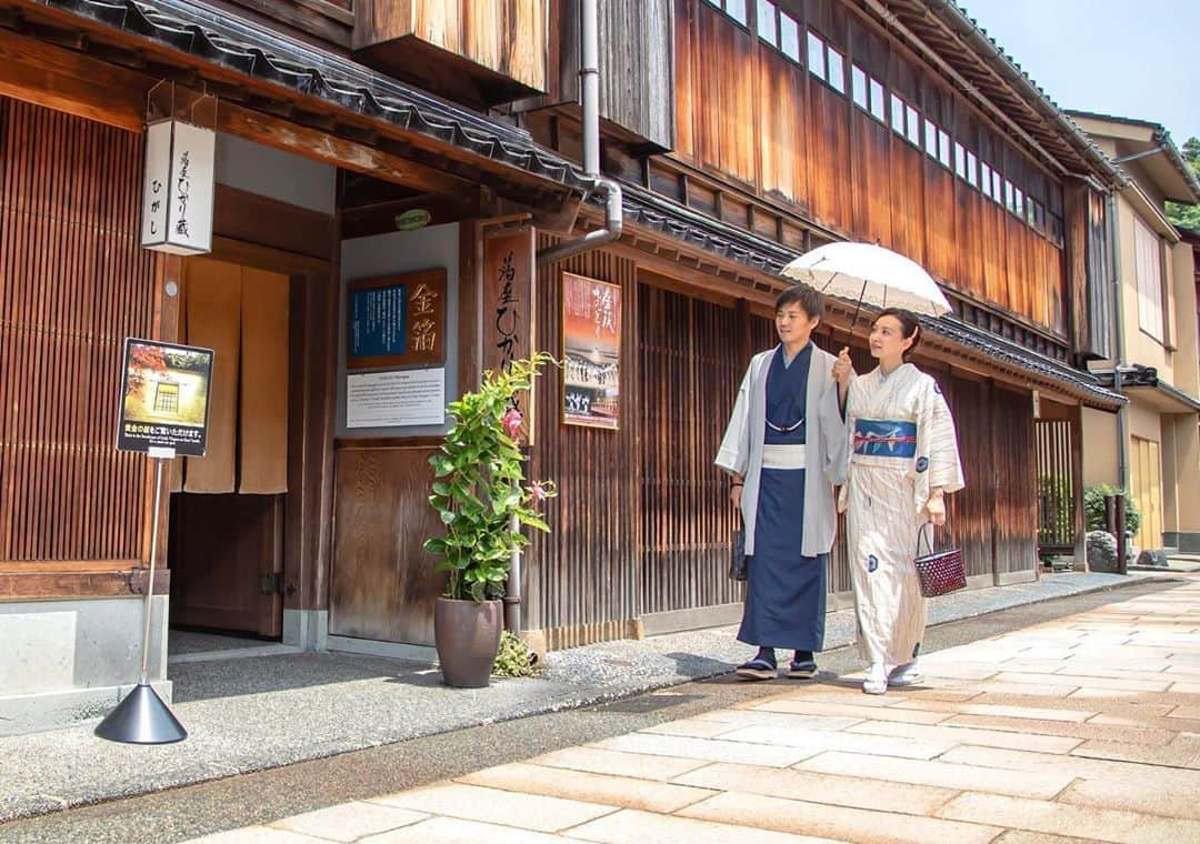 金沢着物レンタルshop心結〜kokoyui〜のインスタグラム：「夏着物でお出かけするのもオススメです👘💕 . ⚫︎金沢駅前 着物レンタル心結(ここゆい)  ⚫︎営業時間 : 9:00〜18:00 ⚫︎address : 金沢市本町1-3-39 ⚫︎tell : 076-221-7799 ⚫︎金沢駅から徒歩5分  ⚫︎コインパーキング補助あり  心結の着物一覧▶@kokoyui_kimono 振袖や袴はこちら▶@kokoyui_furisode 七五三やお子さんの着物はこちら▶@kokoyui753 . #撮影 #兼六園 #東茶屋街 #21世紀美術館 #着物ヘア #ヘアセット #和服 #着物 #着物コーディネート #きもの #着物女子 #着物男子」