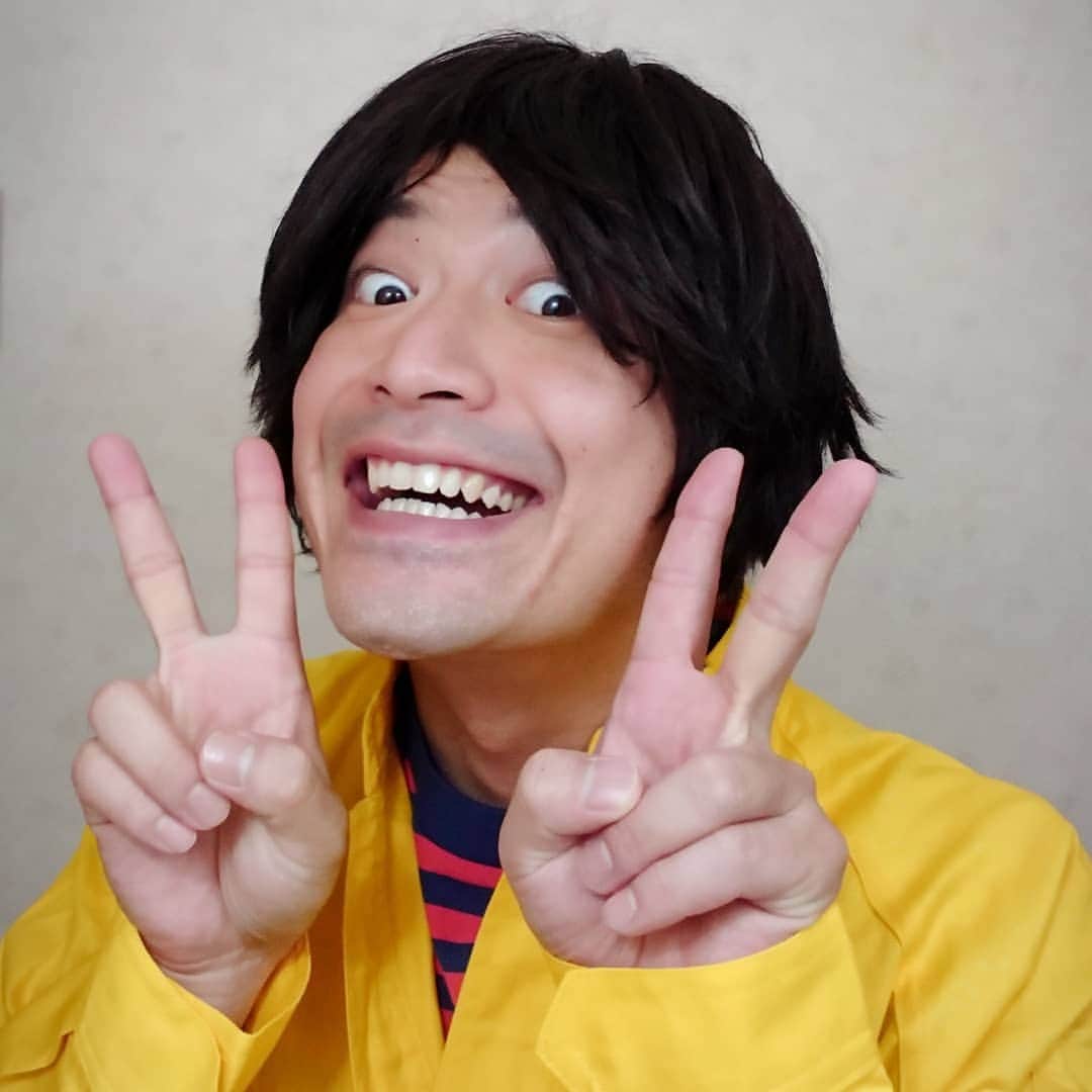 すずけんのインスタグラム：「#Amazonプライムビデオ #誰かが見ている  9月18日金曜日配信開始！ 楽しみがすぎるっ！  #香取慎吾 さん #スズケン #インスタものまね #舍人真一 #衣装が１番似た #三谷幸喜 さんは不在 #amazonprime」