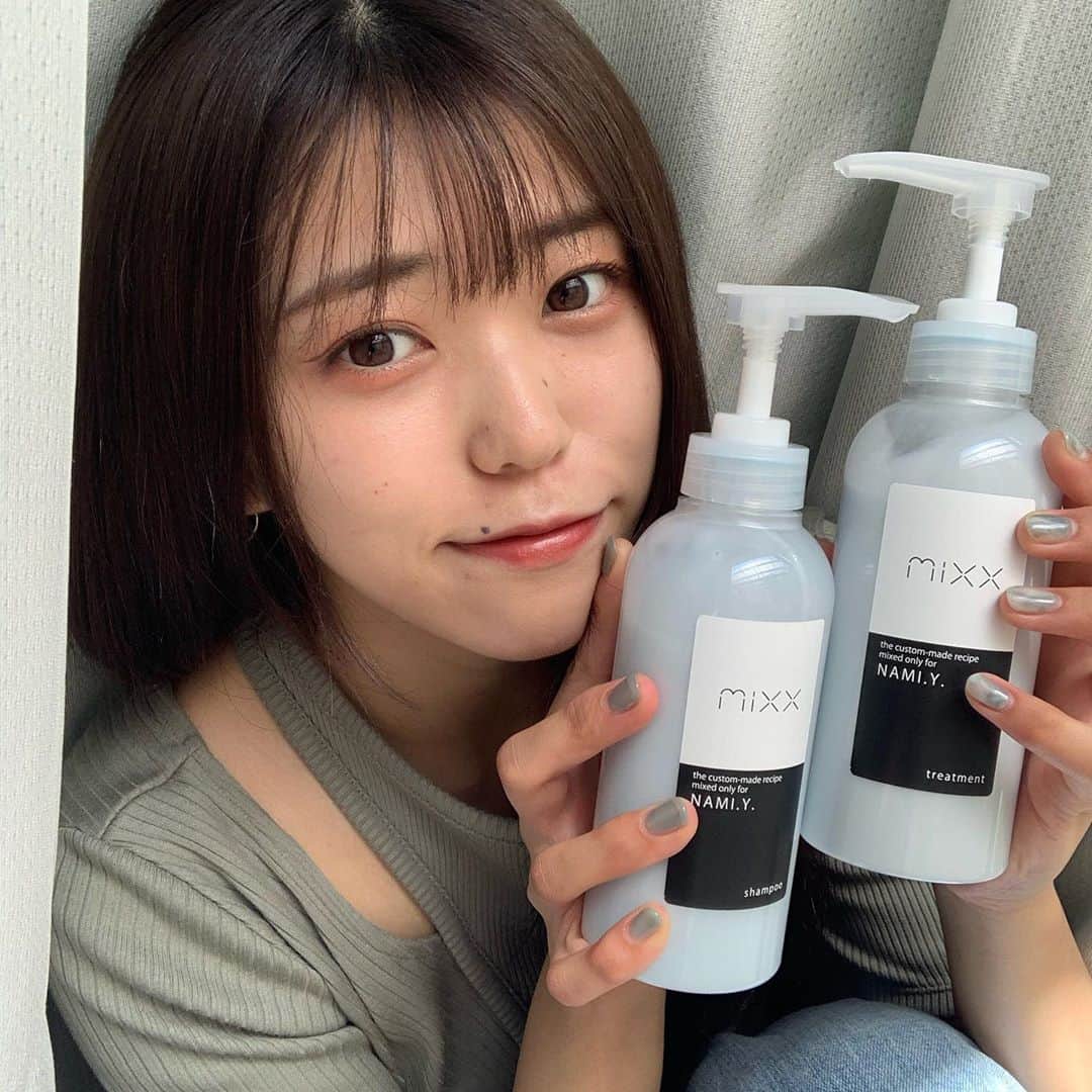 のインスタグラム：「ㅤㅤㅤㅤㅤㅤ 自分の髪質に合ったシャンプーをGet🛁 ブリーチずっとしててパサついてた髪も少しづつだけど艶が出てきた！ 匂いも色も選べてお風呂の時間もテンション上がる⤴︎ ㅤㅤㅤㅤㅤㅤㅤ  #mixx #mixxシャンプー #オーダーメイドシャンプー」