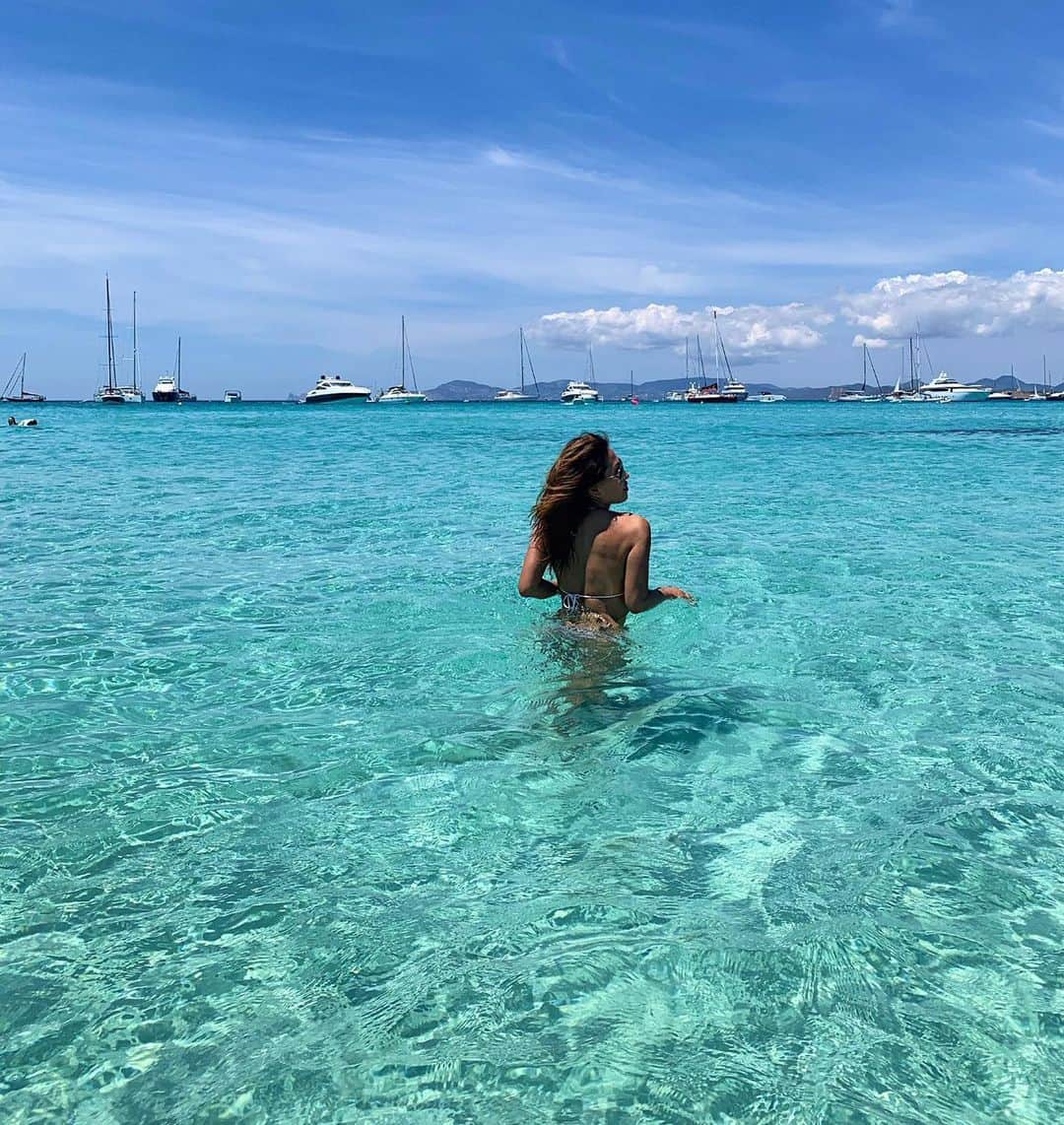 NINA PARKのインスタグラム：「ENDLESS 🌊 ______________________________________________________ 📸 @isabelpetrides」