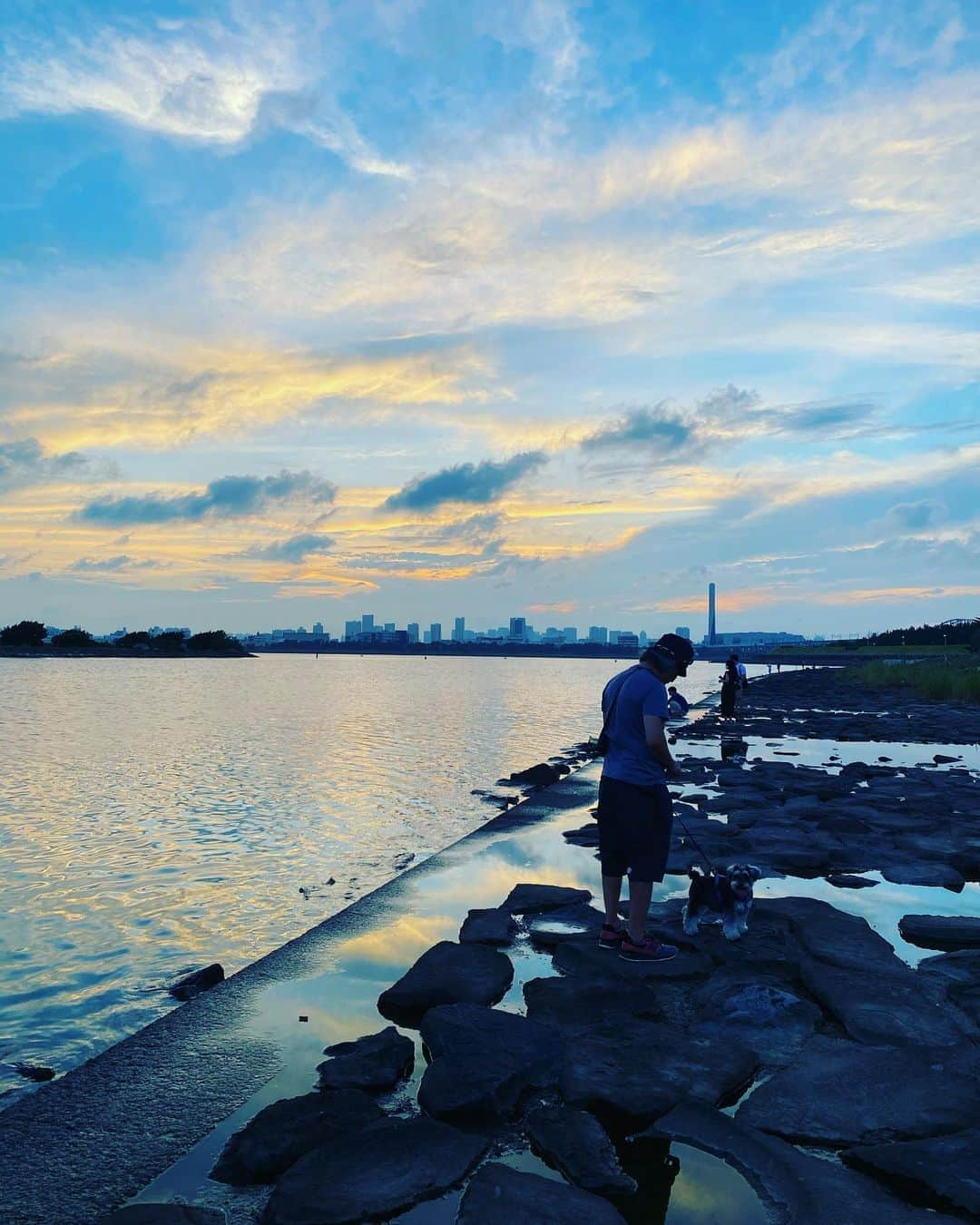 谷川じゅんじさんのインスタグラム写真 - (谷川じゅんじInstagram)「Tokyo sunset cruise. 東京探訪トレーラー、 沈む夕陽を追いかけて。#mutsulannsora #mutsulann #俺も乗りたい #goodvibesonly #goodneighbors #tokyolife #thisistokyo #thisisjapan」8月24日 15時37分 - junjitanigawa