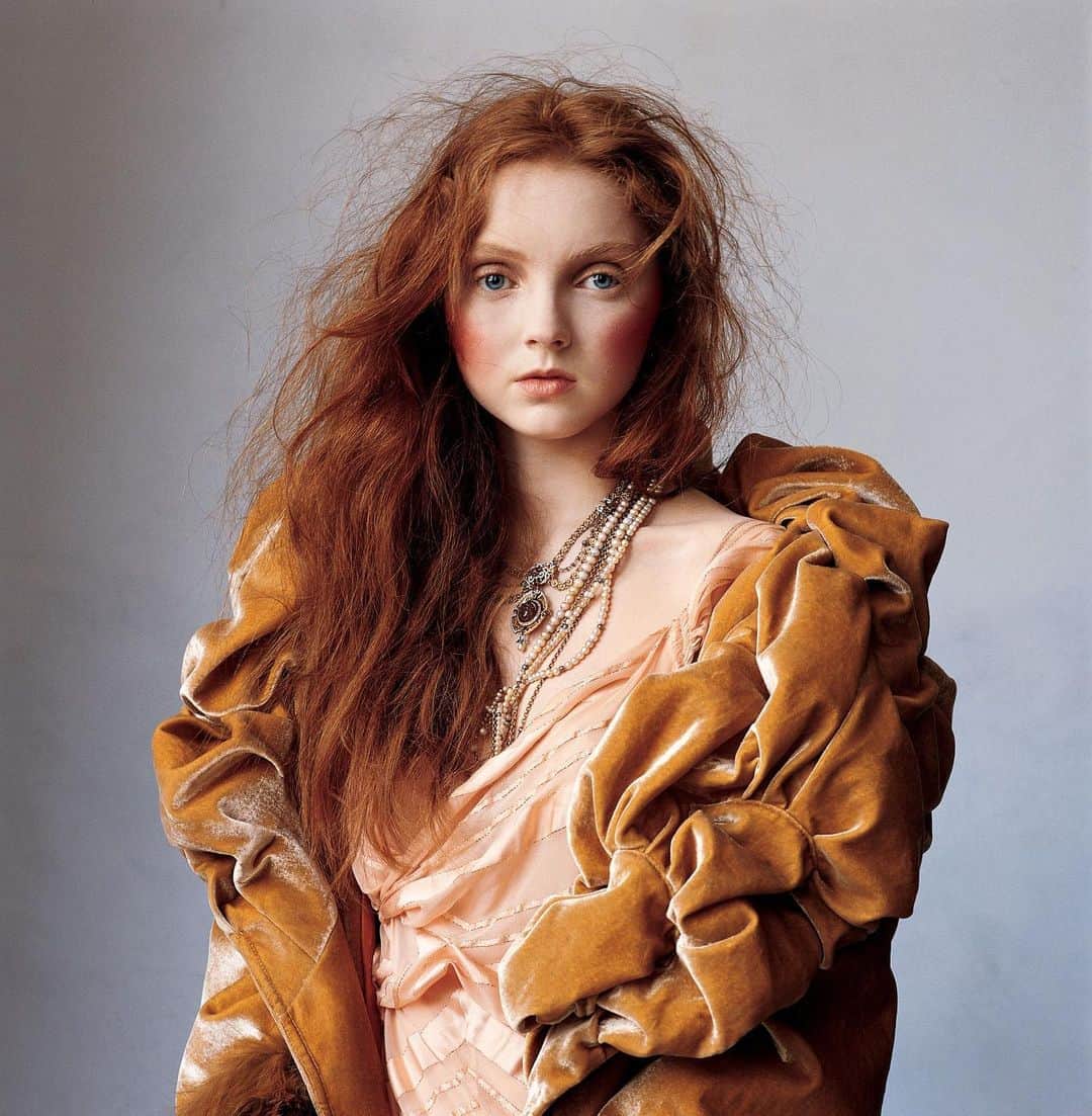 リリー・コールのインスタグラム：「In the 16 years I’ve worked with US Vogue (half my lifetime!) we’ve taken many eclectic photographs: from this first favourite by the late Irving Penn, to cooking with Lady Gaga, picking Shea nuts in Ghana or dreaming with my buddy Andrew Garfield. . I’m very grateful that Vogue have always been supportive of the different projects I’ve worked on over the years, and have long tracked the growth of sustainability in fashion. . This week they published an adapted extract from my book Who Cares Wins. Link in bio to read. 🤍」
