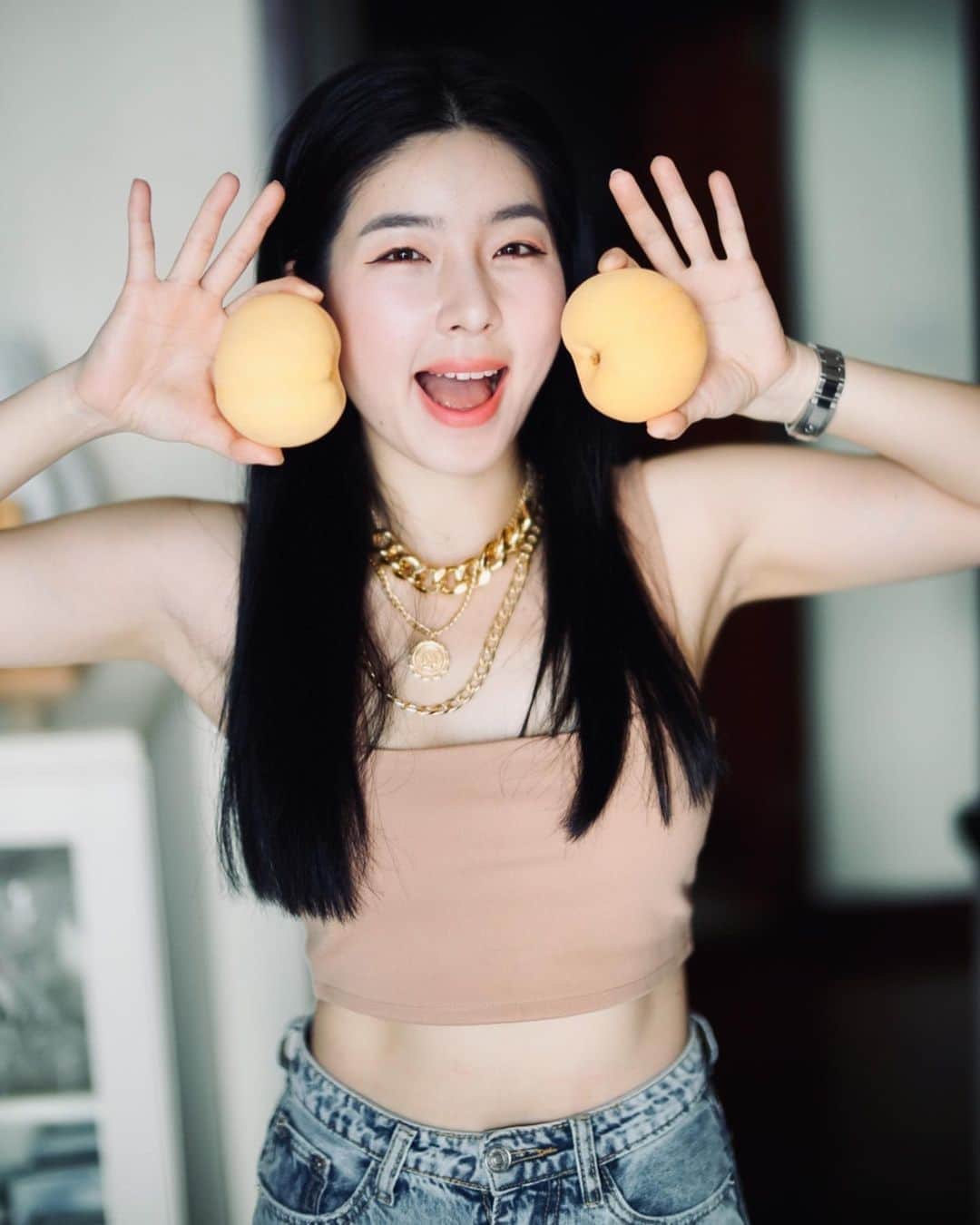 GYEON SEOのインスタグラム：「_* peach lover 🍑 . . อร่อยมาก ไม่ไหวแล้วว ผลไม้ หรือ ผัก premium  ต้อง @168luxuryfruits #gomdorishotz」