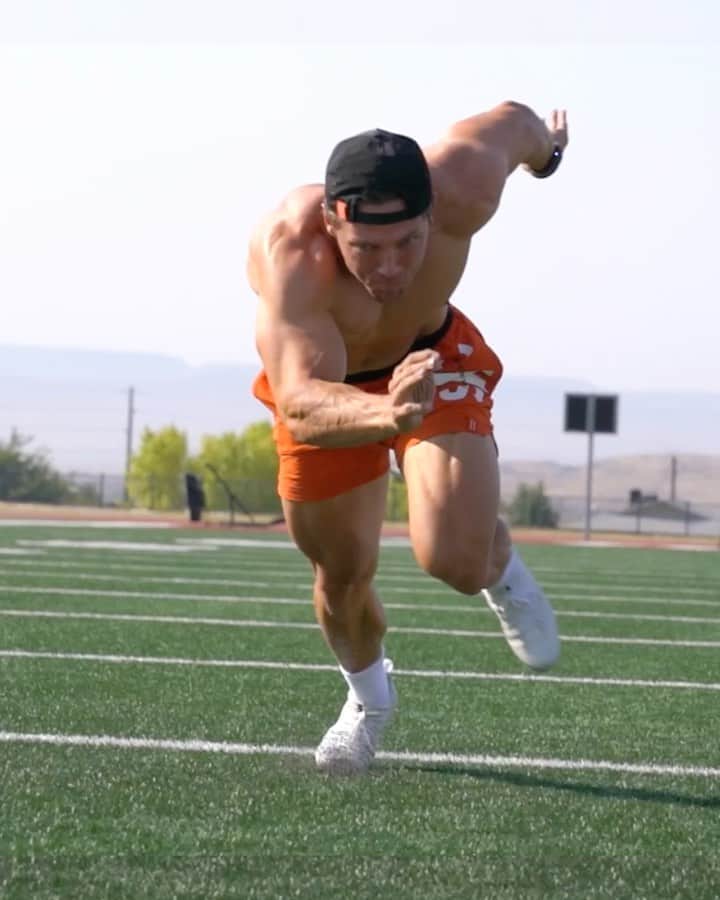 スティーブ・クックのインスタグラム：「I tried out for my old college football team!!YouTube is sick!- link in bio. Thanks to @dixiestatefootball for letting me come back to the old stomping ground and test my skills!  @dixiestate @gymshark (speed collection will drop soon) @man_indievan @fitnessculturetraining - athlete program」