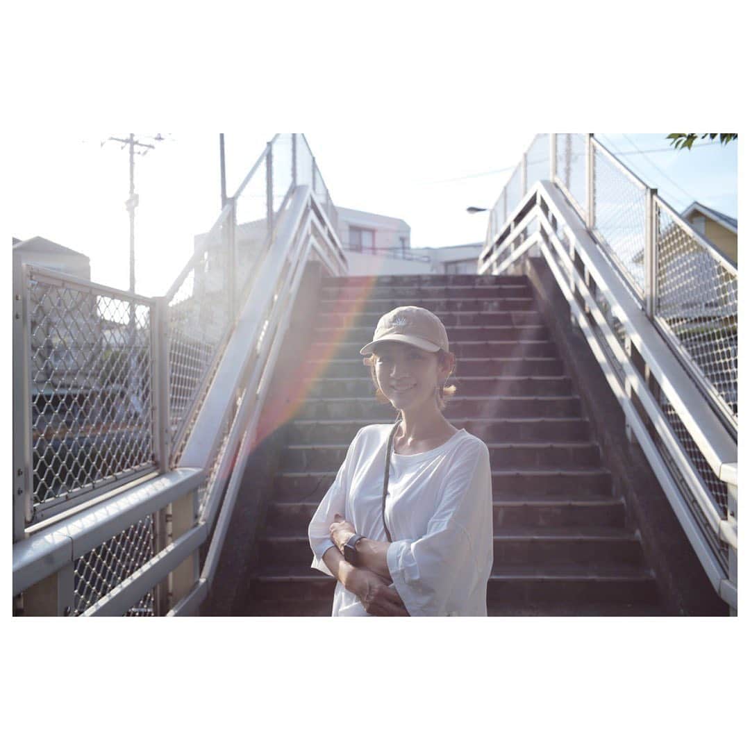 のインスタグラム：「・ 週末ののんびり散歩。 カメラ持って 行ったことない裏路地に行ってみる📷 ・ ・ #散歩 #散歩写真 #lifestyle #ライフスタイル」