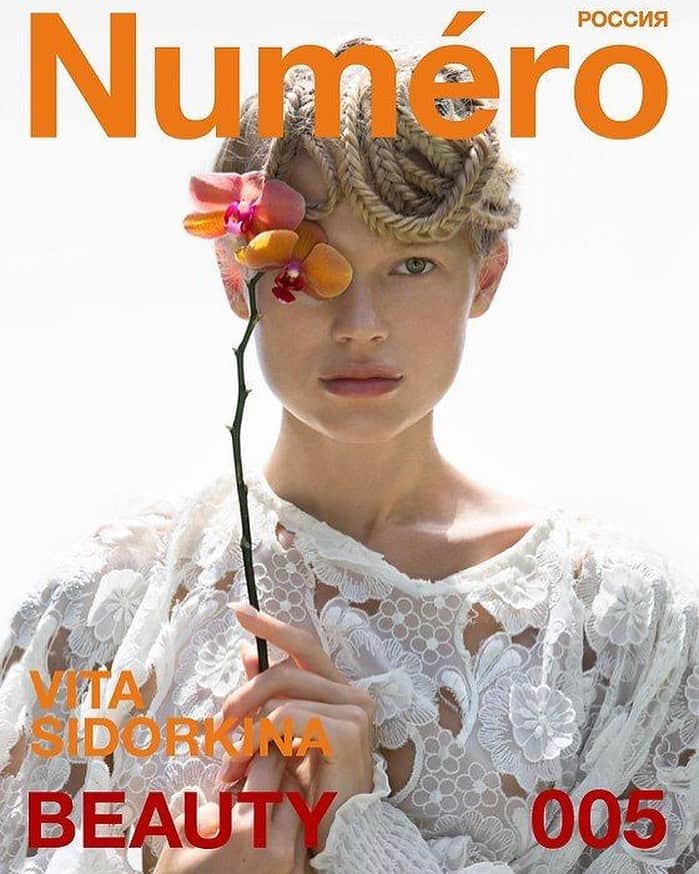 ヴィタ・シドルキナのインスタグラム：「NUMERO RUSSIA COVER STORY #005 is out now🧡   Photographer - @greglotusfoto  Stylist - @the_danny_santiago  Make up - @tinaecheverrimakeupandhair  Hair stylist - Gianluca Mandelli @gianlucamandelli1  Producer - @danielecarettoni  Retouching - @larachrome.retouch  ———————————————————— Рада поделиться с вами своей новой обложкой NUMERO RUSSIA🧡 Журнал поступит в продажу уже 10 Сентября, в нем вы сможете найти интервью со мной! #numerorussia」