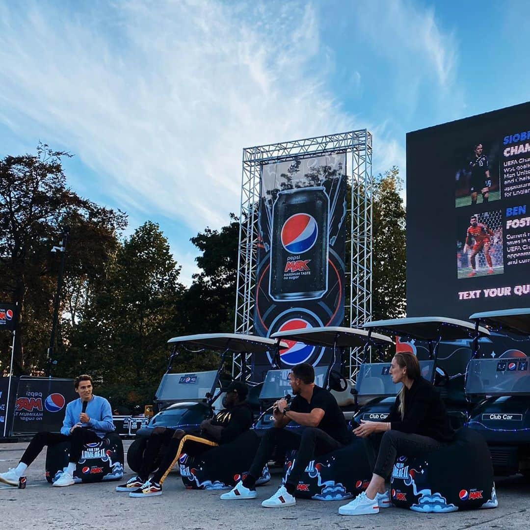 ベン・フォスターさんのインスタグラム写真 - (ベン・フォスターInstagram)「Great night at Ally Pally...thanks for having me @pepsimaxuk for the UEFA Champions League Final drive in! May have got a bit overexcited on the golf carts 🤣 @michailantonio @sio_chamberlain @michaeltimbs #UCLisBack #PepsiMaxfootball」8月25日 1時58分 - benfosters