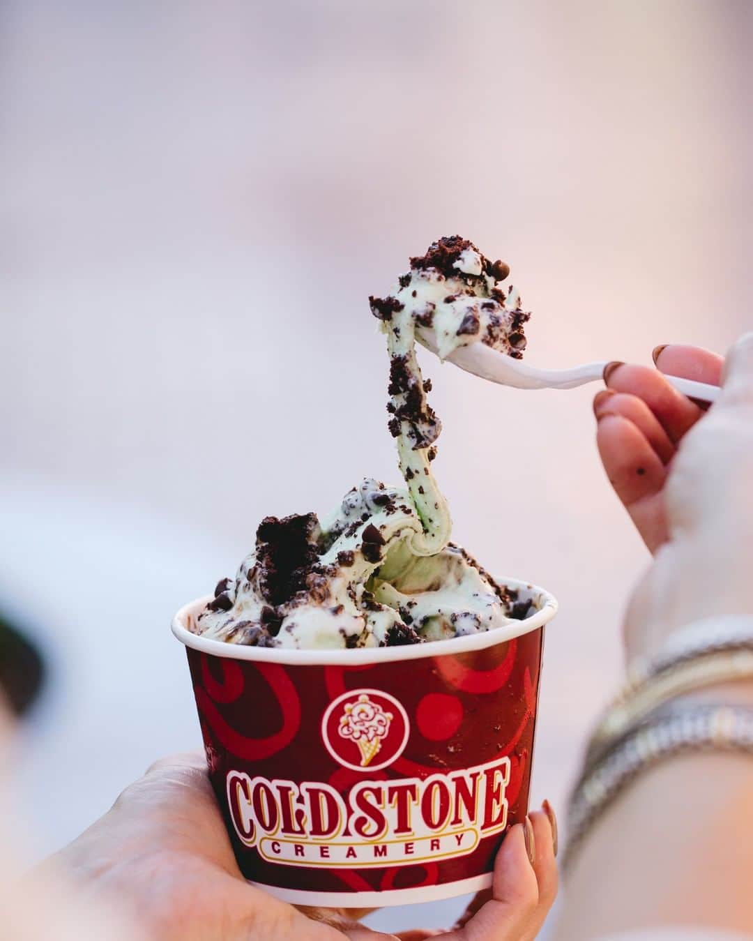 コールド・ストーン・クリーマリーのインスタグラム：「That ice cream pull though... we're making it a thing, okay?」