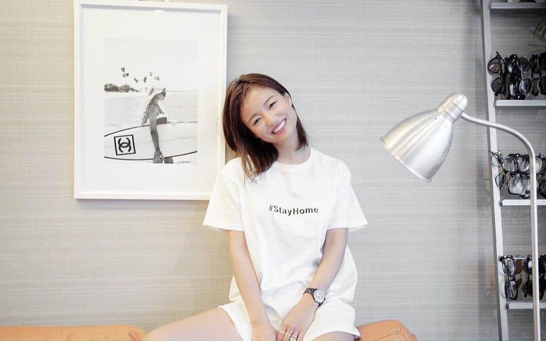 紺谷みえこのインスタグラム：「自粛中に頂いた　@birthdaybashshop さんのTシャツ、今も着ています。  何年たっても、 この頃を忘れないためにも 大切に着ていきたい。  #birthdaybash  #fashion #model #actress #whitecode  #likes #beautiful #tokyo  #stayhome  #healthy #instagood  #photo #photography  #actress #instapic  #keepsmiling  #バースデーバッシュ #お気に入り #白T #大人 #ファッション #モデル  #コーデ  #ナチュラル  #ホワイトコーデ」