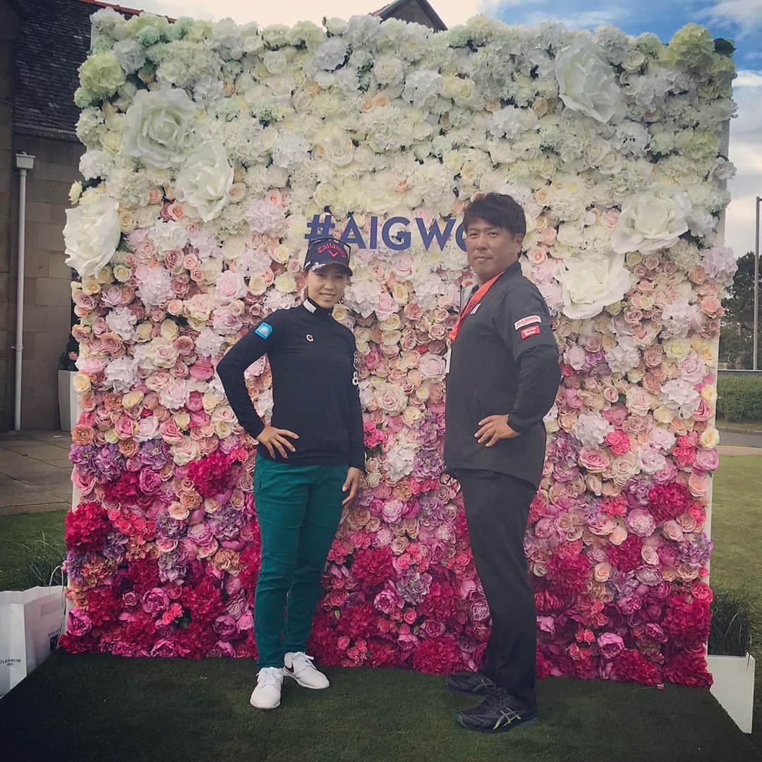 上田桃子のインスタグラム：「私自身10回目の 【全英女子オープン】 が終わりました！  まずはじめに、沢山の応援ありがとうございました‼️ コーチの力を借りて、1週間とても濃い時間を過ごせました。  そして、コロナ禍で大変な時期に迅速な対応でサポートしてくださったスポンサーの皆さんにも多大なる力をお借りしました。 本当に有難う御座います🙇‍♀️🙇‍♀️🙇‍♀️  何より、出場しようと決断出来たのも沢山の人の力あっての事だったので 改めて色んな人の力を借りて頑張れてる事に感謝してます。  4日間本当にタフな日々でした。 体も心も技術も正直余裕などなくて、 目の前の事に一生懸命やるしか頭がついていかないくらい、凄く貴重な場所で貴重な経験を出来たなと思っています。  結果も自分のキャリアハイとなる 6位で終える事が出来て、少しだけ色んな経験が無駄じゃなかったんだなーと報われた気持ちです。  とはいえ、まだまだ練習しないと上にはいけないので、ここからしっかり頑張っていきたいと思います。  気をつけて日本へ帰ります🥰」