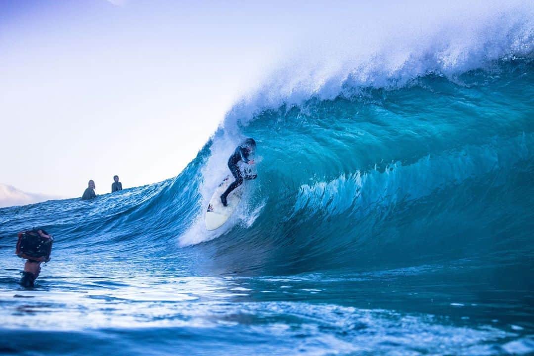 surflineさんのインスタグラム写真 - (surflineInstagram)「South African surfer @danlock13 illustrates the importance of commitment. 📷: @ianthurtell」8月25日 2時24分 - surfline
