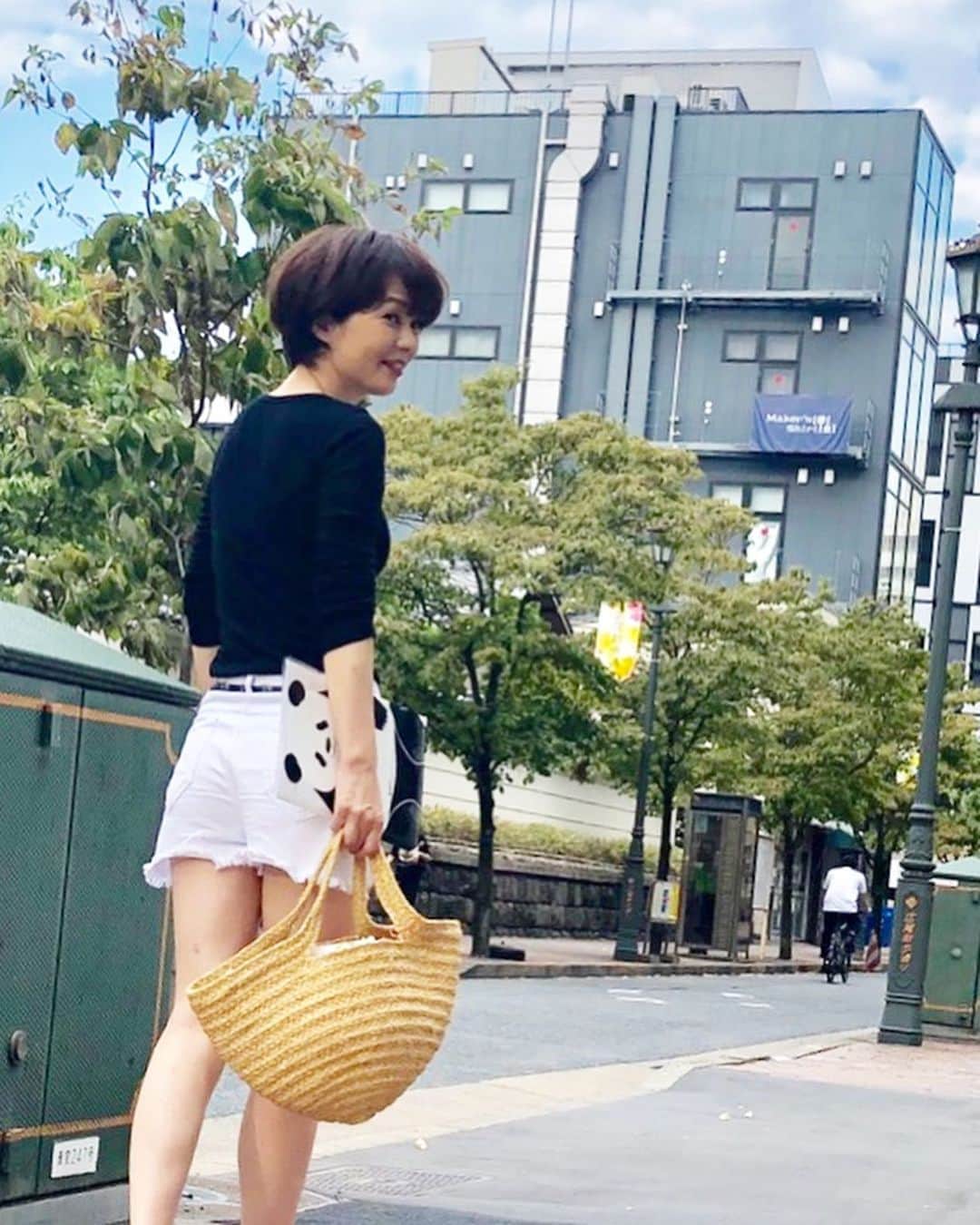 いかりさとみのインスタグラム：「事務所へ。マネージャーさんとひさしぶりに顔をあわせました  #みなさん元気元気😊」