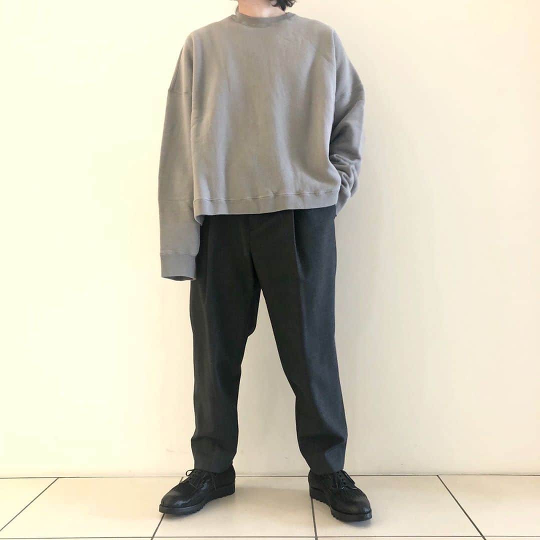 のインスタグラム：「【ATON】 AW20 collection styling…  Tops "CREWNECK PULLOVER N/DYE"  col : BLUE GRY size : 2、4 ¥34.000+TAX﻿  Pants "EASY TAPERED PANTS" col : GREY CHECK size : 4、6 ¥36.000+TAX﻿  取り扱い店舗 ◾︎ROSSO ミント神戸店﻿ Tel : 078-230-4710﻿ ※こちらの商品は店舗通販も承ります。 ※上記店舗のみでのお取り扱いにつき、お問い合わせにつきましても上記の店舗までお願い致します。﻿ ﻿ ﻿ ﻿   #ROSSOMEN  #URBANRESEARCHROSSO #URBANRESEARCHROSSOMEN  #URBANRESEARCH #アーバンリサーチロッソ #aton #urbanresearchrosso_kobe」
