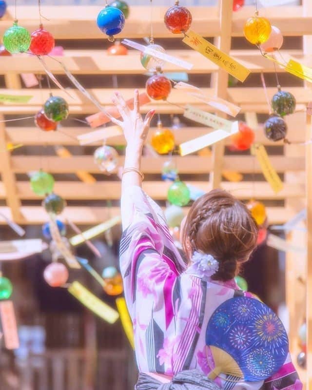 Visit Wakayamaのインスタグラム：「.⠀ Soaking up the summer vibes...⠀ There's nothing like the sound of wind chimes during a delicate summer breeze.⠀ #ukabe Shrine. ⠀ 📸 @cru1960」
