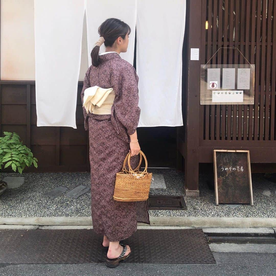 RiLiさんのインスタグラム写真 - (RiLiInstagram)「夏らしさを出すなら🌿【浴衣カフェ巡り】🍰⁣ .....⁣ せっかくの夏休みは浴衣レンタル屋さんを利用して【浴衣カフェ巡り】を🍰夏祭りや花火大会がないけど浴衣は着たいって子も多いハズ🌿🌿浴衣を着て食べたいのは和スイーツ🍡🍧🍵お団子やかき氷は浴衣との相性バッチリだよね🎗️あえての洋スイーツやアフタヌーンティーを浴衣で楽しむのももちろんあり◎浴衣を着ていくと割引などをしているお店もあるんだとか…🤭去年までとは違う夏だけども、できる範囲で夏を思いっきり楽しんでね🍭⁣ ❣❣❣❣❣⁣ ．⁣ ※注意※⁣⁣⁣ 外出の際はマスクの着用、人との距離を保つなどの感染対策を心がけ⁣帰宅時はしっかり手洗い・うがいを行いましょう！⁣⁣ またご紹介した店舗の営業時間等が⁣⁣ 変更されている場合がございます。ご注意ください。⁣⁣ ．⁣ ．⁣ サイトやSNSで掲載させていただくお写真募集中😘📸⁣ かわいいコーデやアイテム、注目スポットなどが撮れたら、ハッシュタグ→#rili_tokyo  を付けて投稿❗⁣ ．⁣ Special Thanks💋 Photo by⁣ ⁣ @pear_no03⁣ @cancan______⁣ @____mayu_____⁣ @han.__.nie⁣ @_makiii0924_⁣ @natsu_082677⁣ @ynpyo___⁣ ．⁣ #夏#浴衣コーデ#浴衣カフェ巡り#浴衣#カフェ巡り#浴衣アレンジ#和カフェ#お茶スイーツ#浴衣散策#ワントーンコーデ#ベージュコーデ#ブラウンコーデ#ワントーンコーデ#シミラールック#置き画 #置き画くら部 #今日のコーデ #コーデ #コーディネート #RiLi  #おしゃれさんと繋がりたい #お洒落さんと繋がりたい #ファッション #패션스타그램 #ootd #outfit」8月24日 18時00分 - rili.tokyo