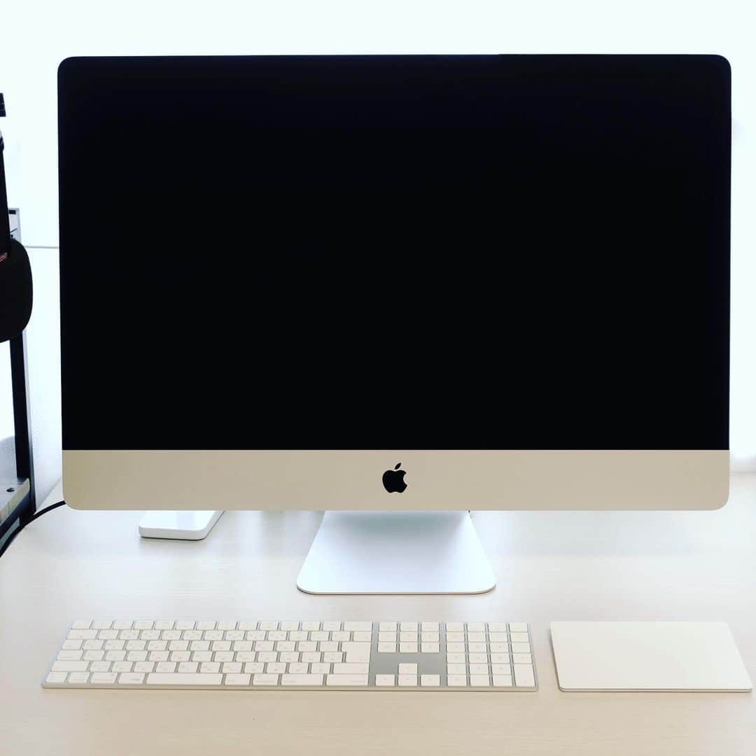 松村太郎のインスタグラム：「#iMac 27-inch, major updated with T2 chip and nano-texture glass option 🆕✨」