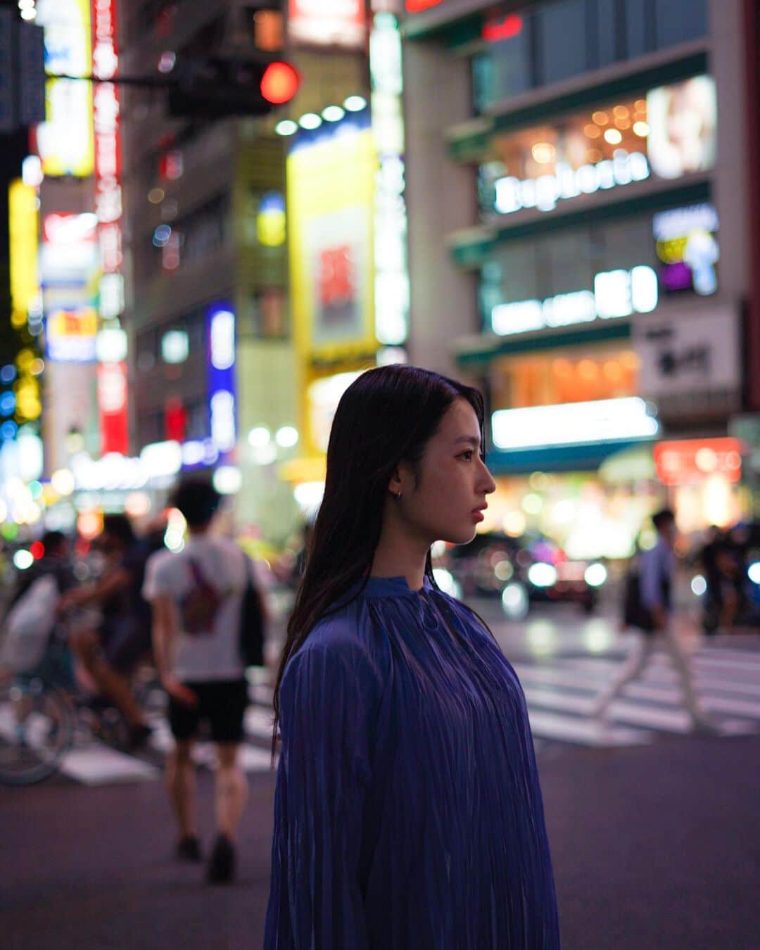 AO のインスタグラム：「最近はヨガの哲学を学んでます おもしろい🧘‍♀️ 最近カメラを買った友達が写真を撮ってくれました〜✨🎊 📸 @tommy_tommyy_  #camera#photography#shibuya」